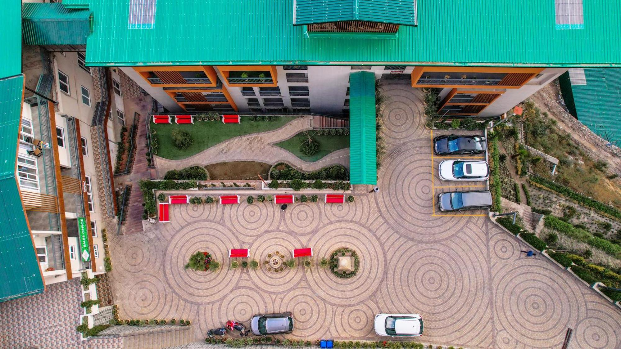Alaya 3 Bhk With Hill View - Cliff Trident Apartment