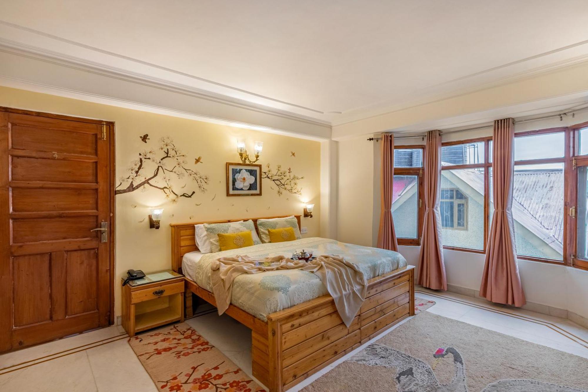 Alaya 5 Bhk With Hill View - Meridian Oak Villa