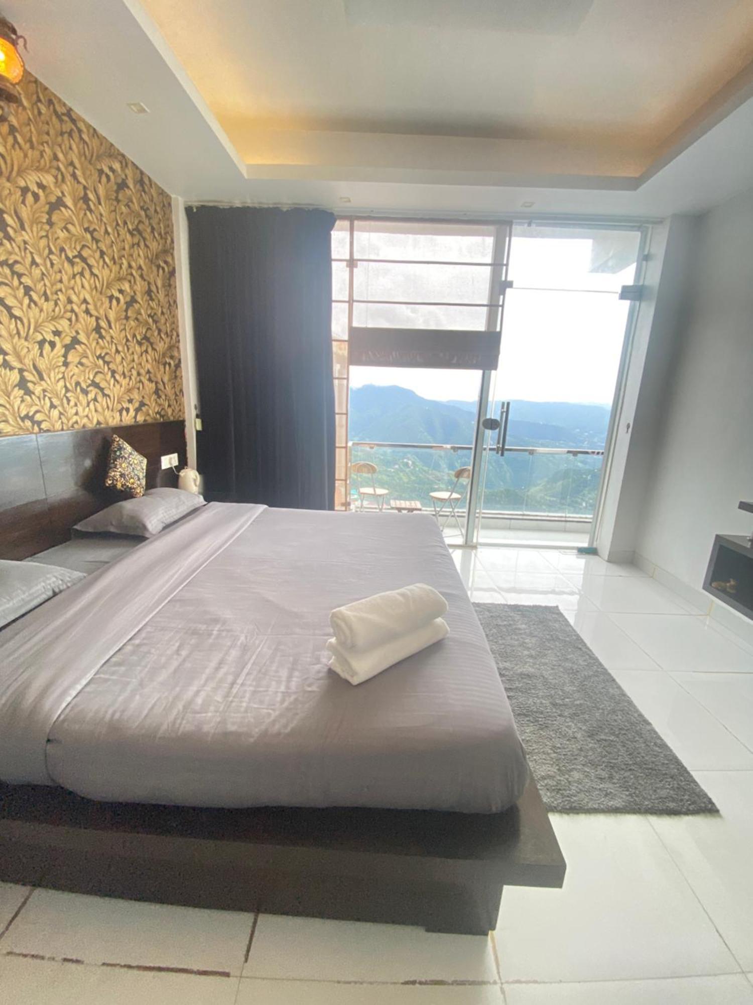 Bed & Breakfast Parimahal Homestay *