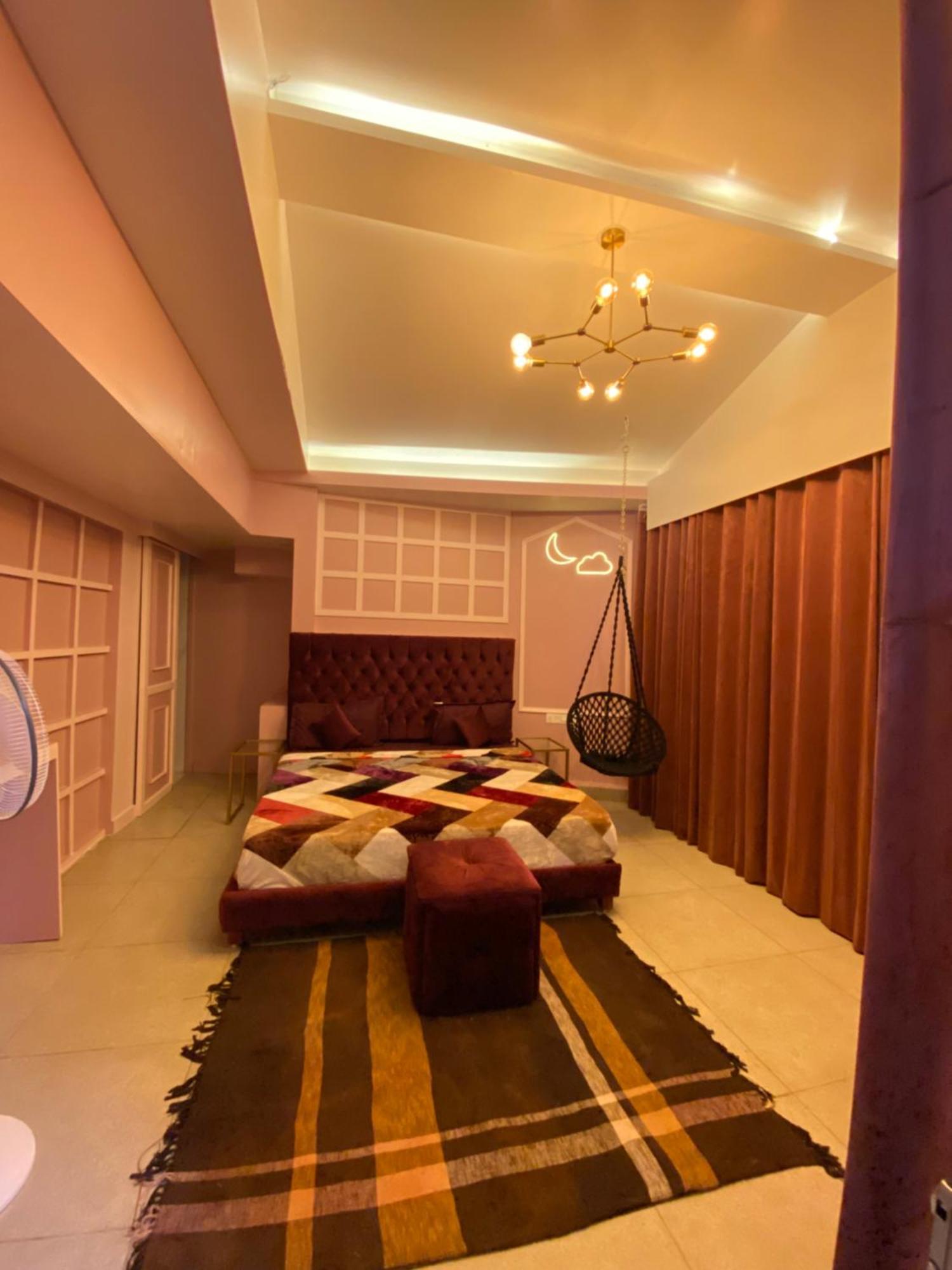 Bed & Breakfast Parimahal Homestay *