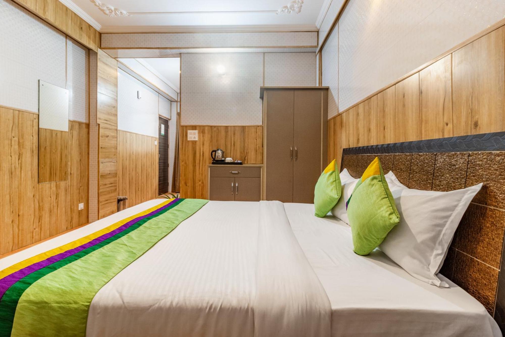 Hotel Treebo Srishti Vaikunth With Mountain View 3*