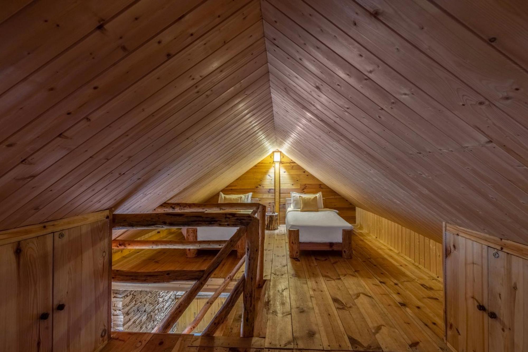 Elivaas 1 Bhk Premium With Sauna - Everly Shimla