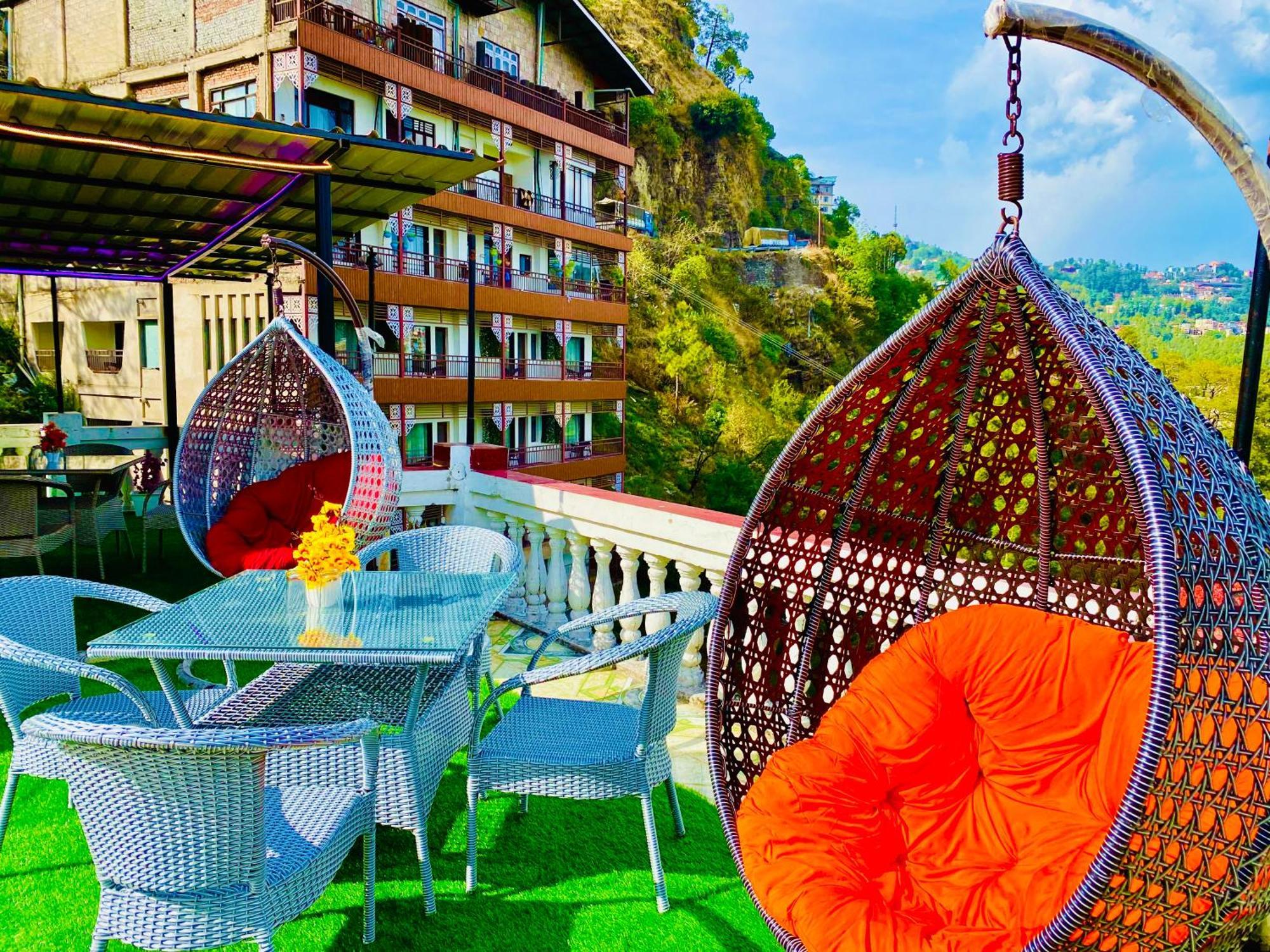 Royal Valley View Mashobra Hotel