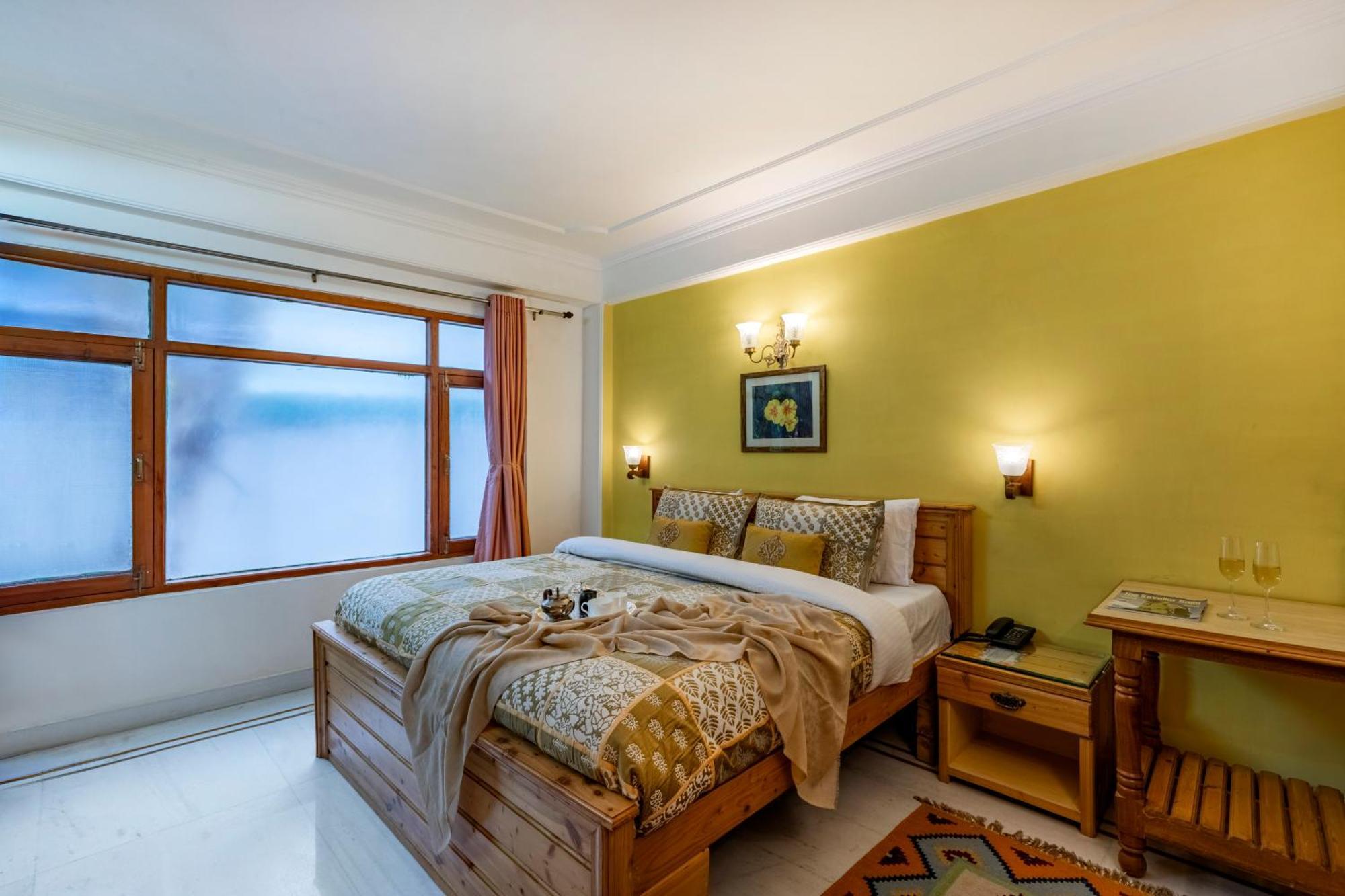 Villa Alaya 5 Bhk With Hill View - Meridian Oak