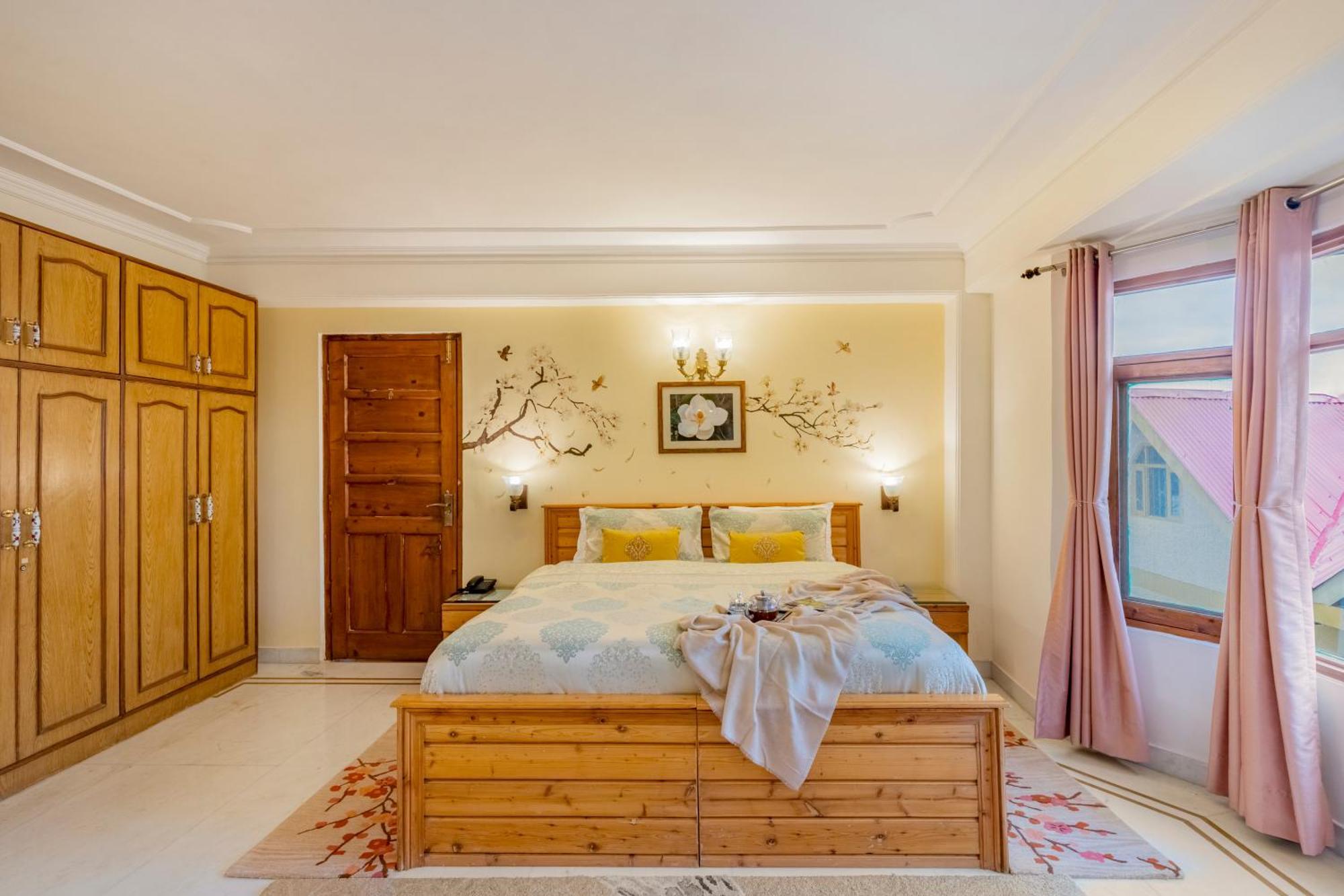 Alaya 5 Bhk With Hill View - Meridian Oak Villa