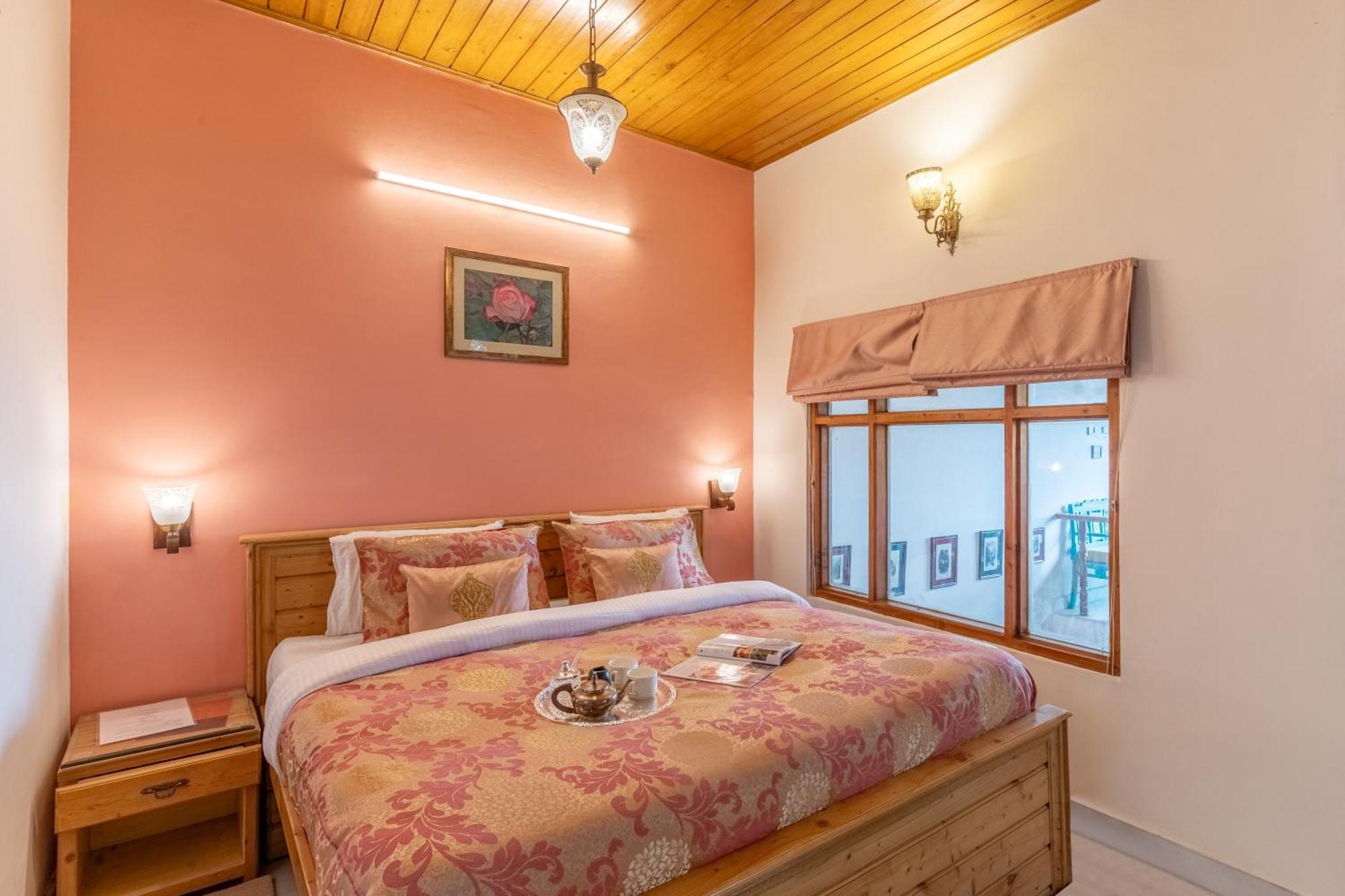 Villa Alaya 5 Bhk With Hill View - Meridian Oak