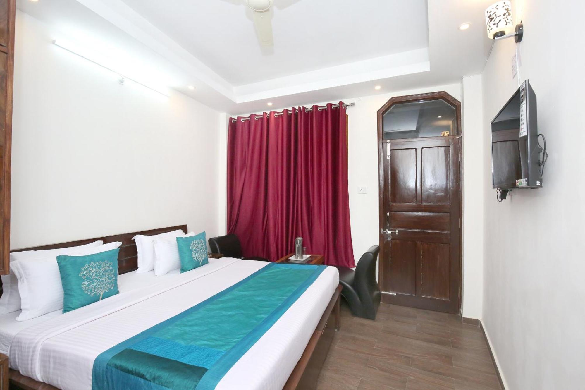 Hotel Oyo Sai 3*