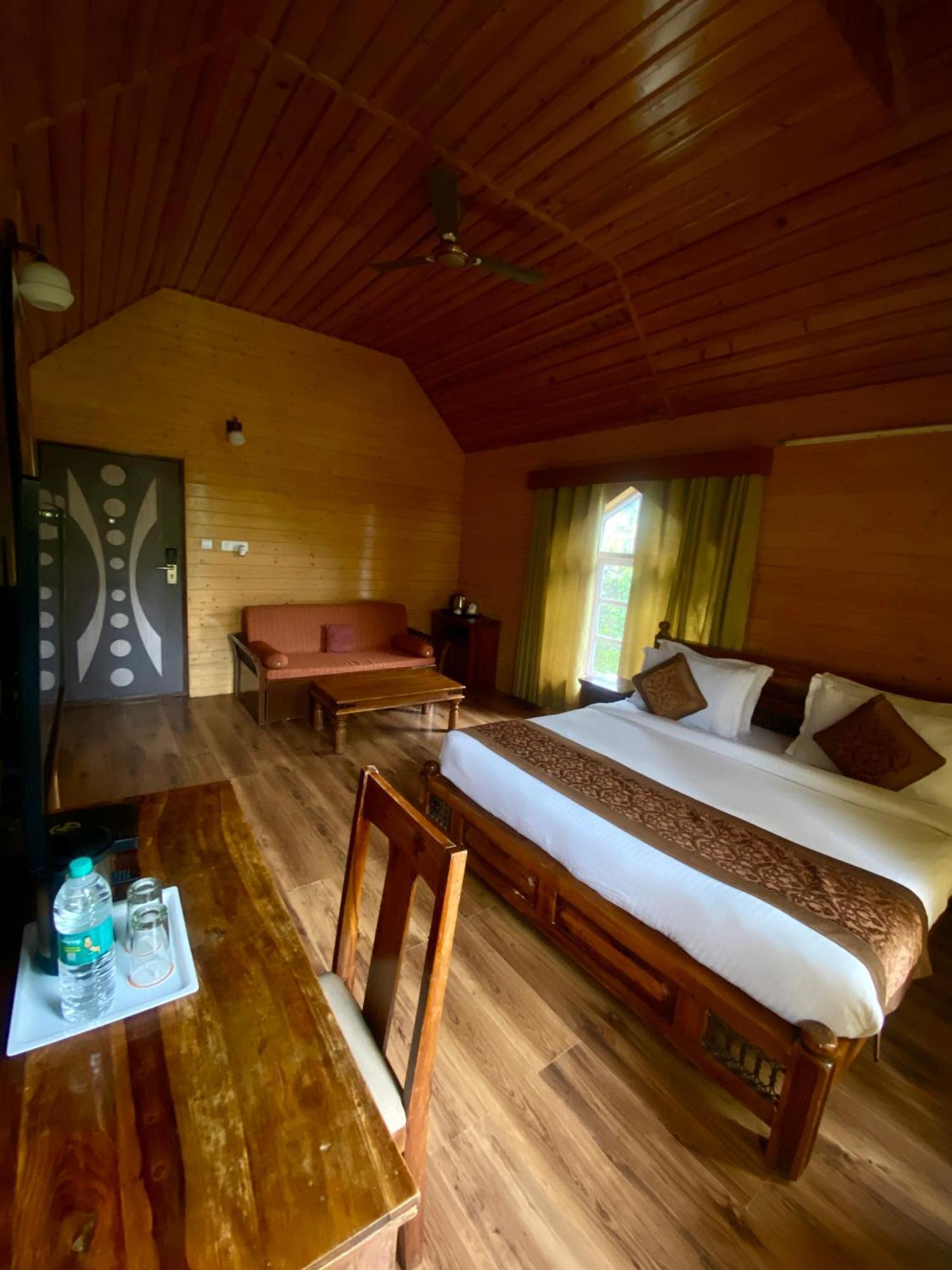 Resort Oakwood Hamlet Shimla
