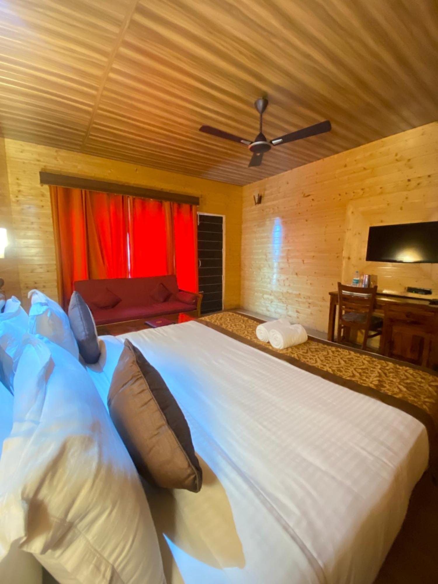 Resort Oakwood Hamlet Shimla