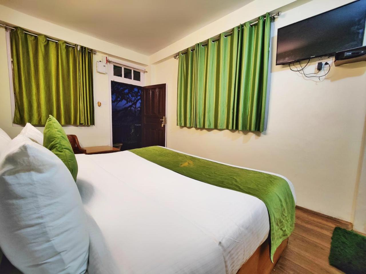 Jakhu Vibes Bed & Breakfast Shimla