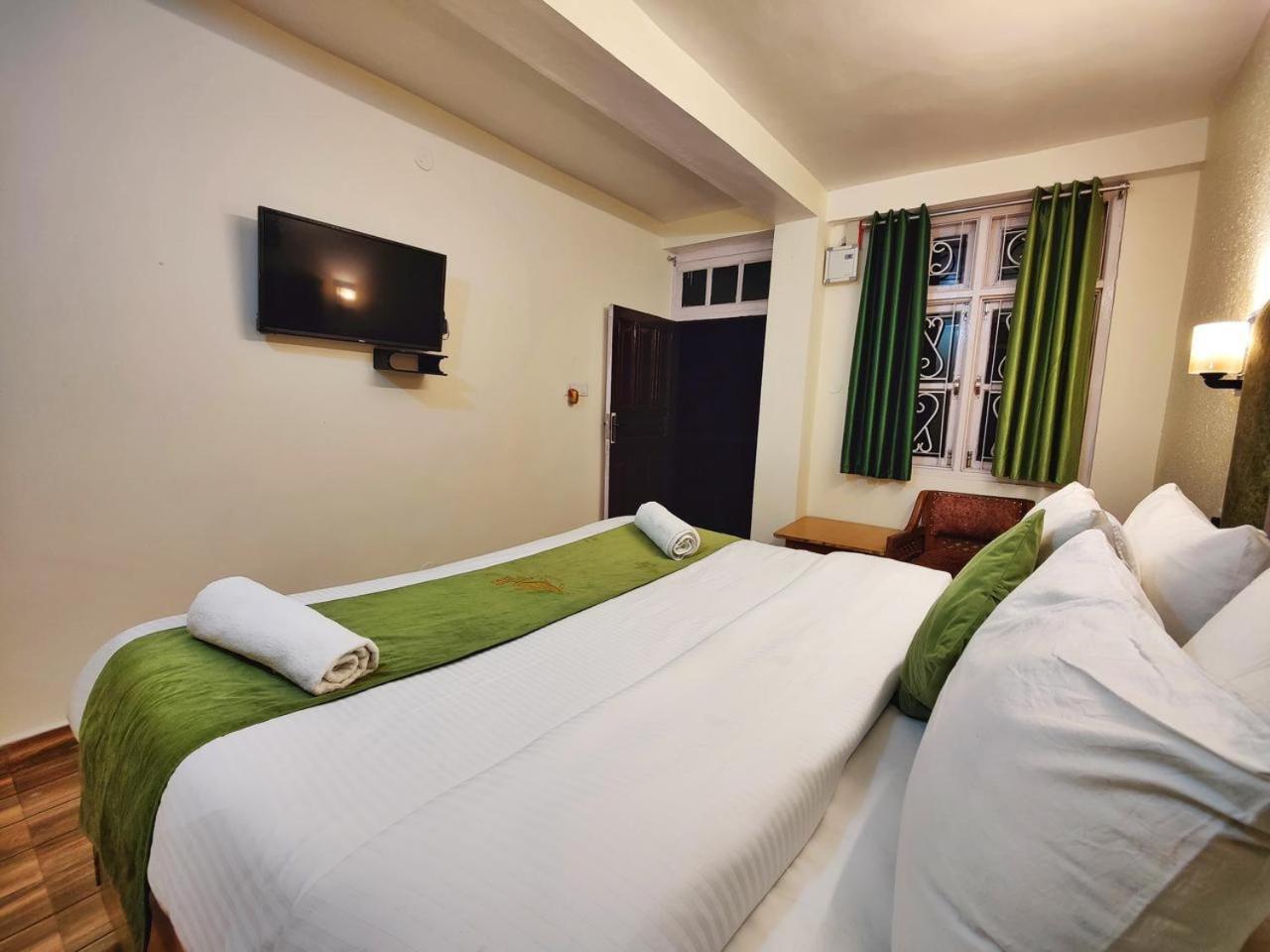 Jakhu Vibes Bed & Breakfast Shimla
