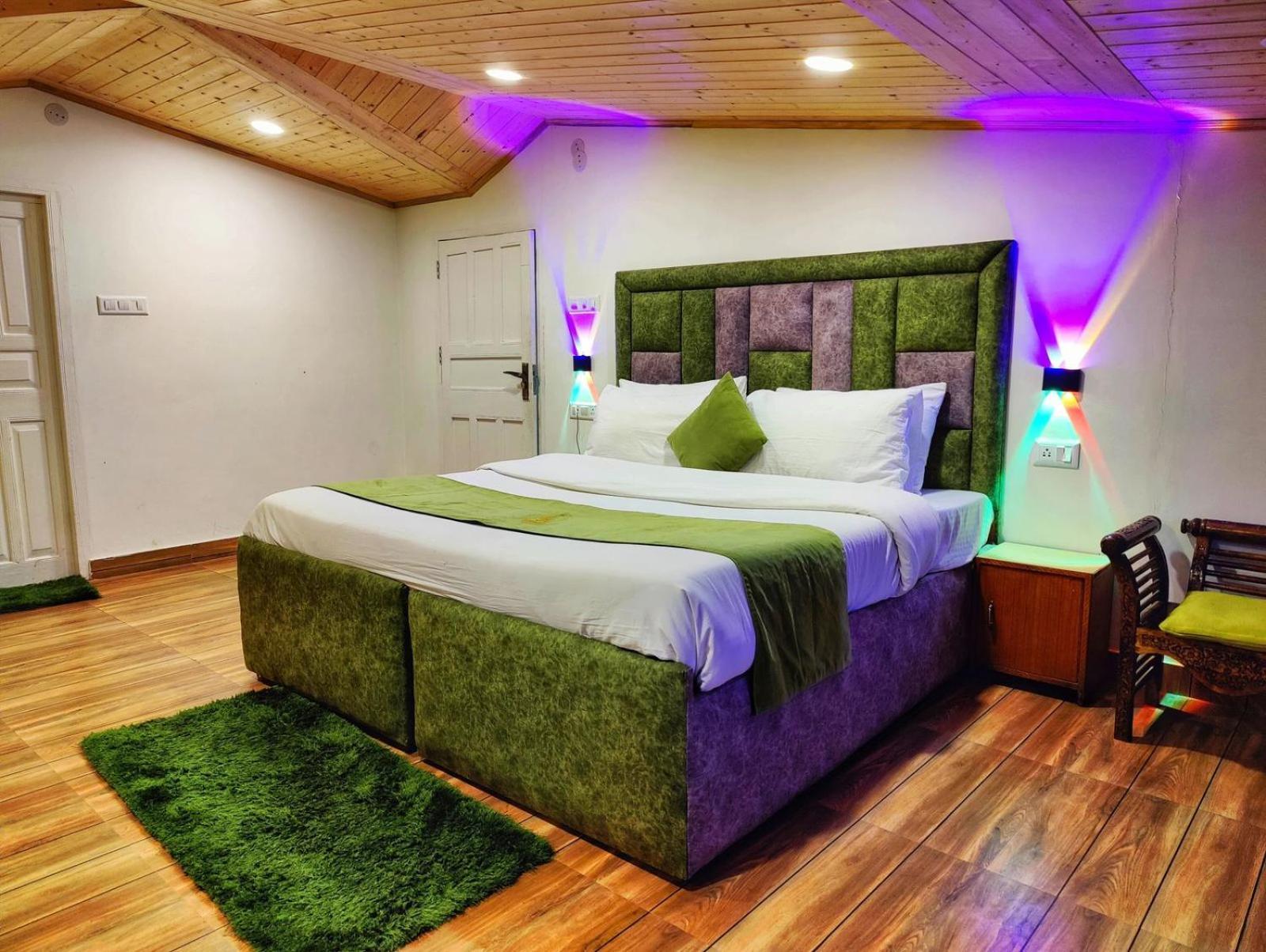 Jakhu Vibes Bed & Breakfast