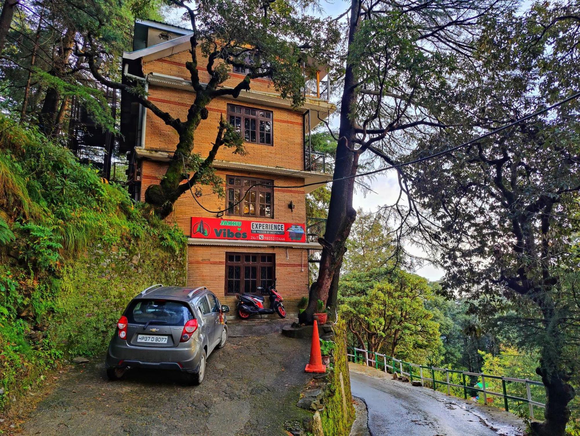 Jakhu Vibes Bed & Breakfast