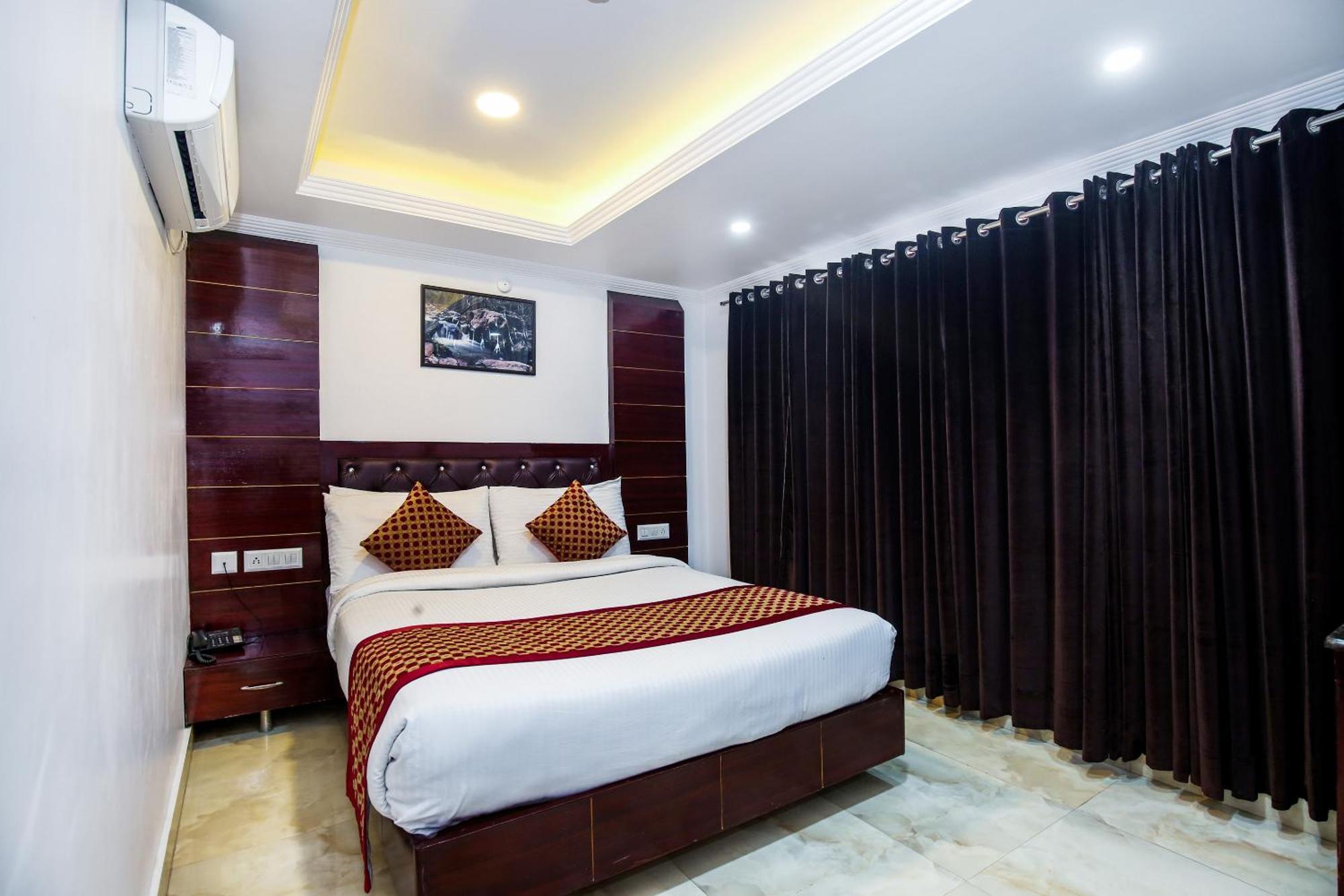 White Grand Shimla-near Isbt Bus Stand-a Centrally Heated Hotel 4*