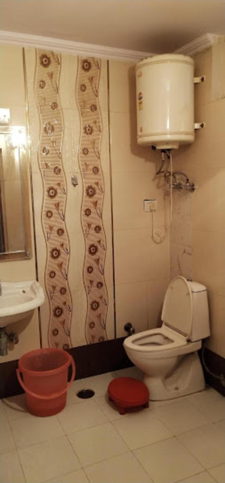 King Palace - Nature-valley-luxury-room - Prime Location With Parking Facilities