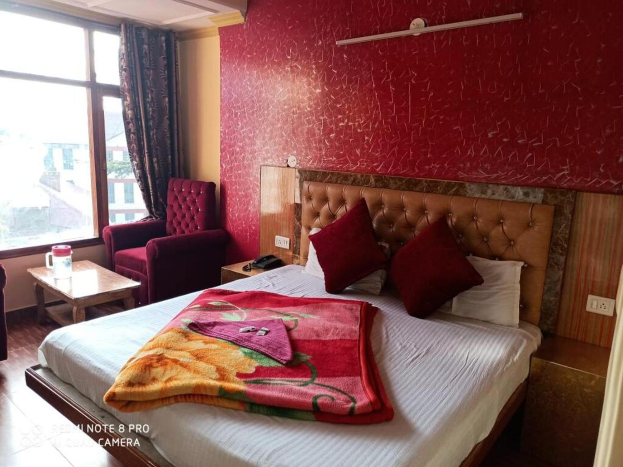 King Palace - Nature-valley-luxury-room - Prime Location With Parking Facilities 3*