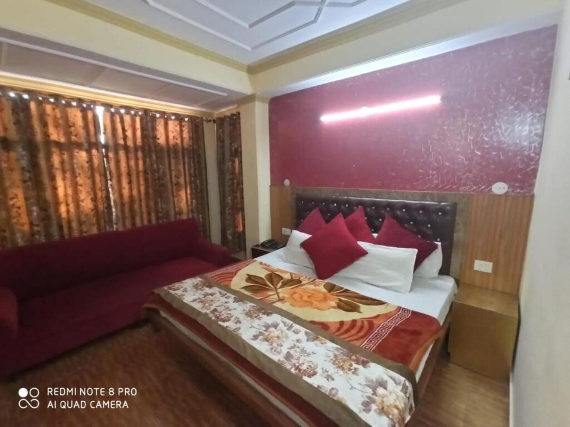 King Palace - Nature-valley-luxury-room - Prime Location With Parking Facilities