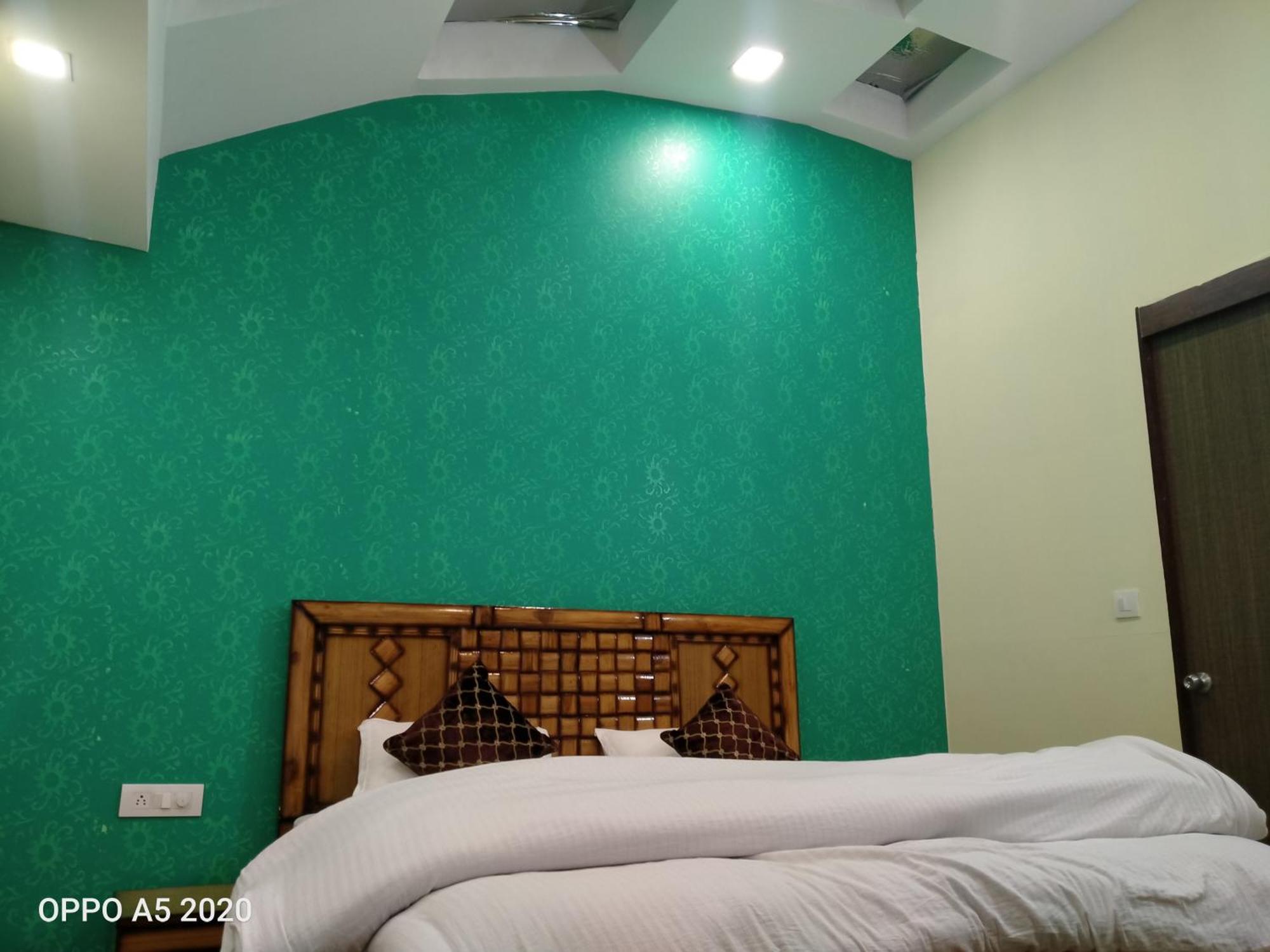 Oak Retreat Huts Shimla
