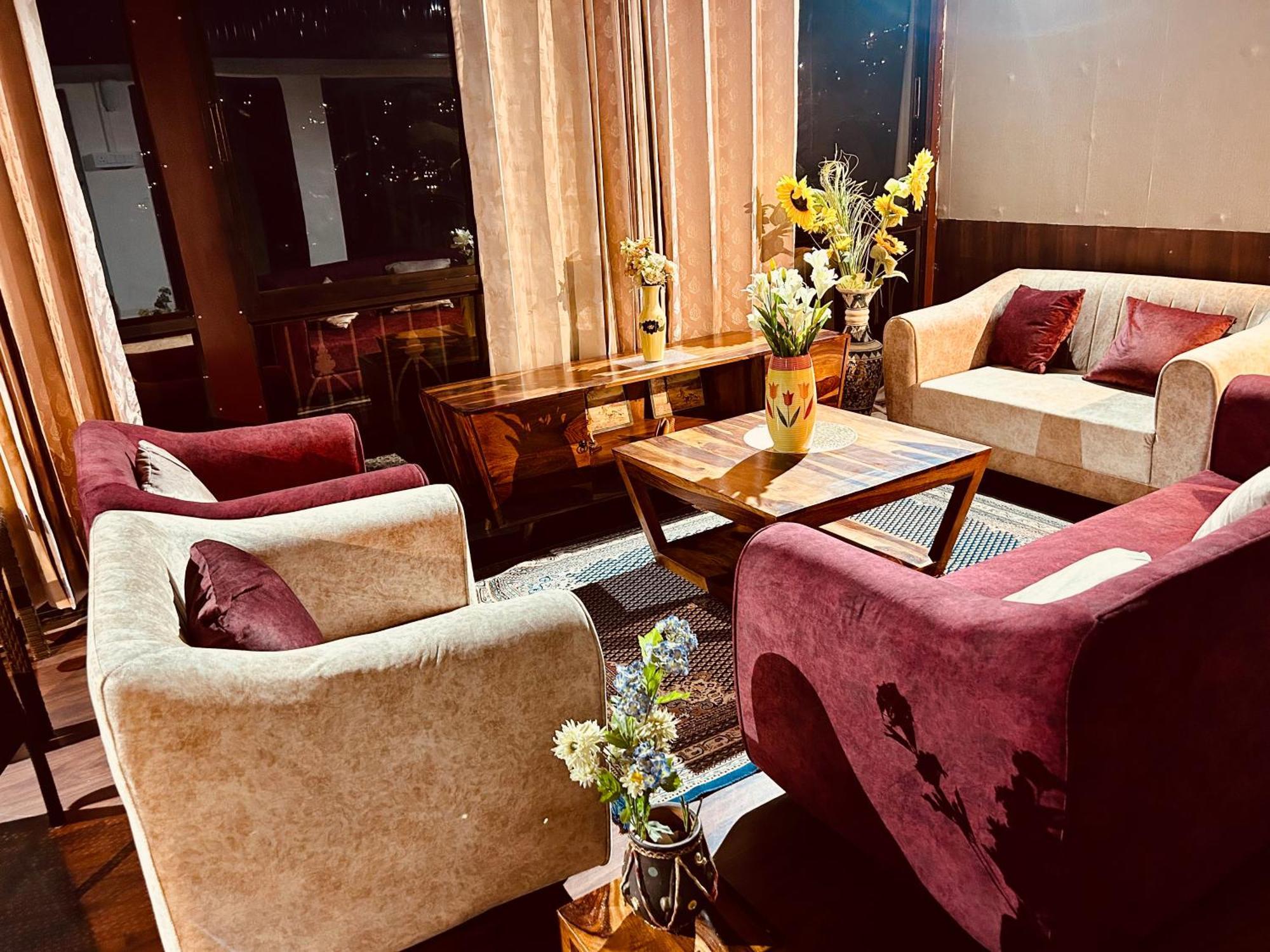 Holiday home 2 Bedrooms Duplex With Free Parking & Wifi Shimla