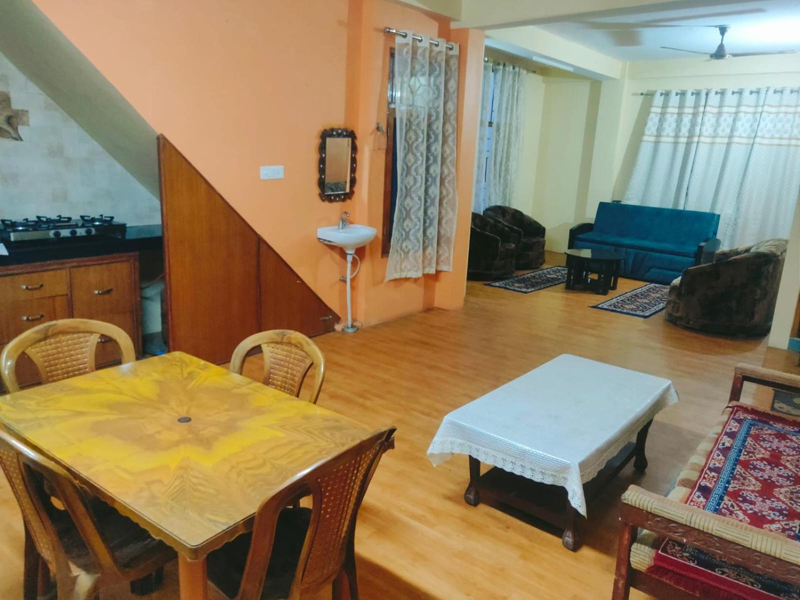 Apartment Thakur *
