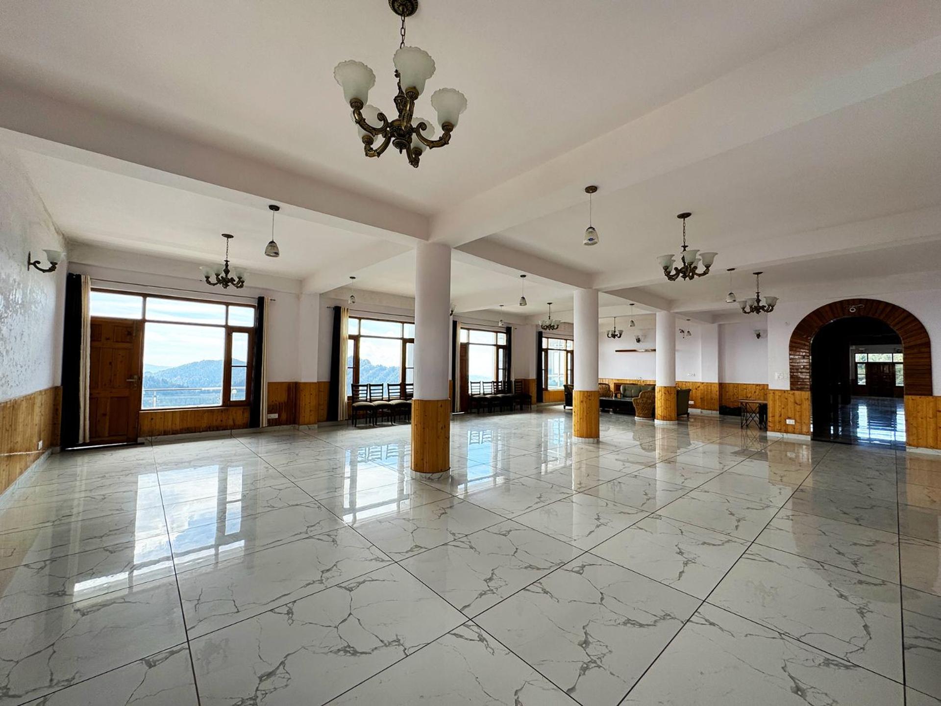 Hawk Eye Hotel *