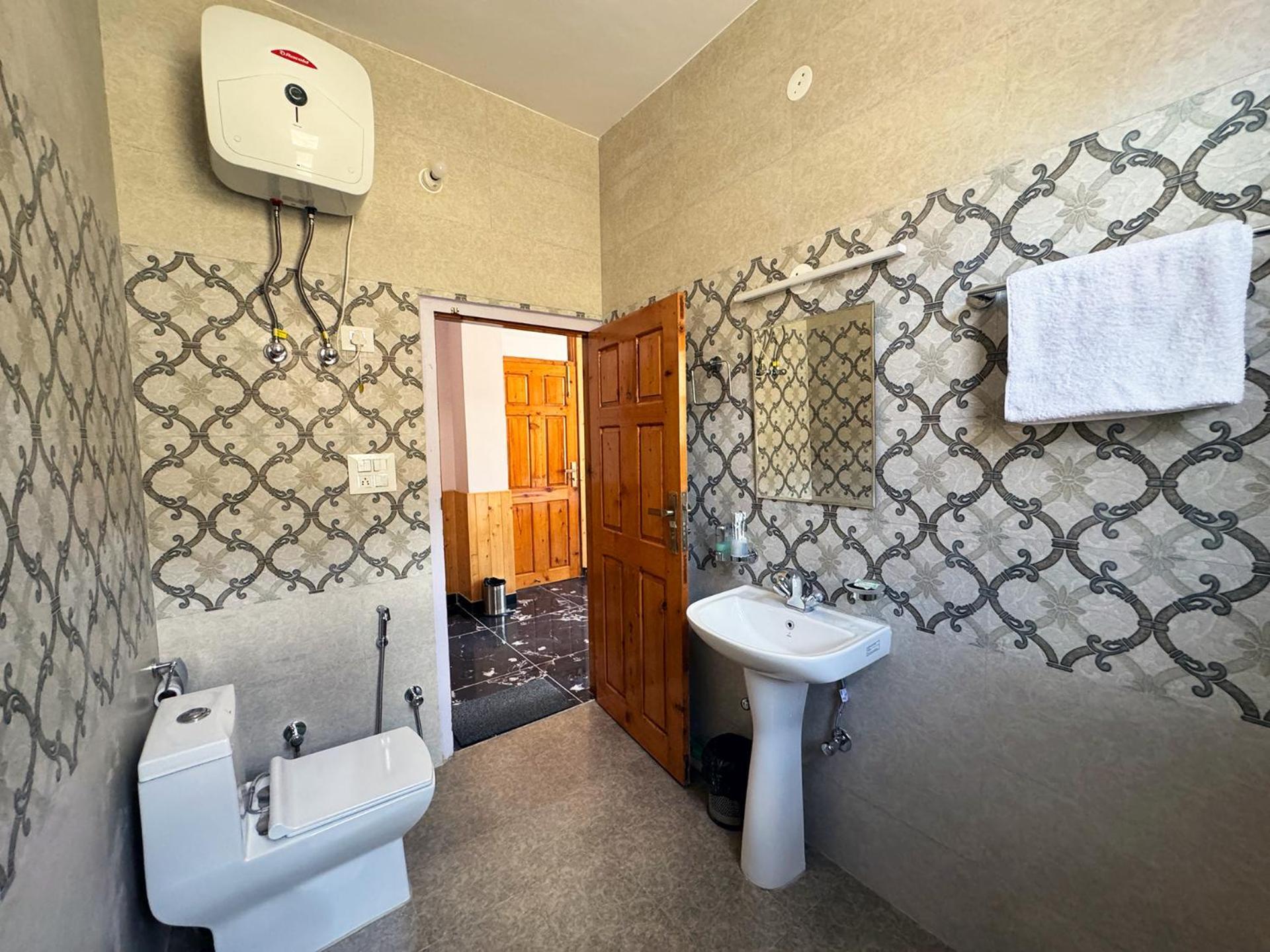 Hawk Eye Hotel