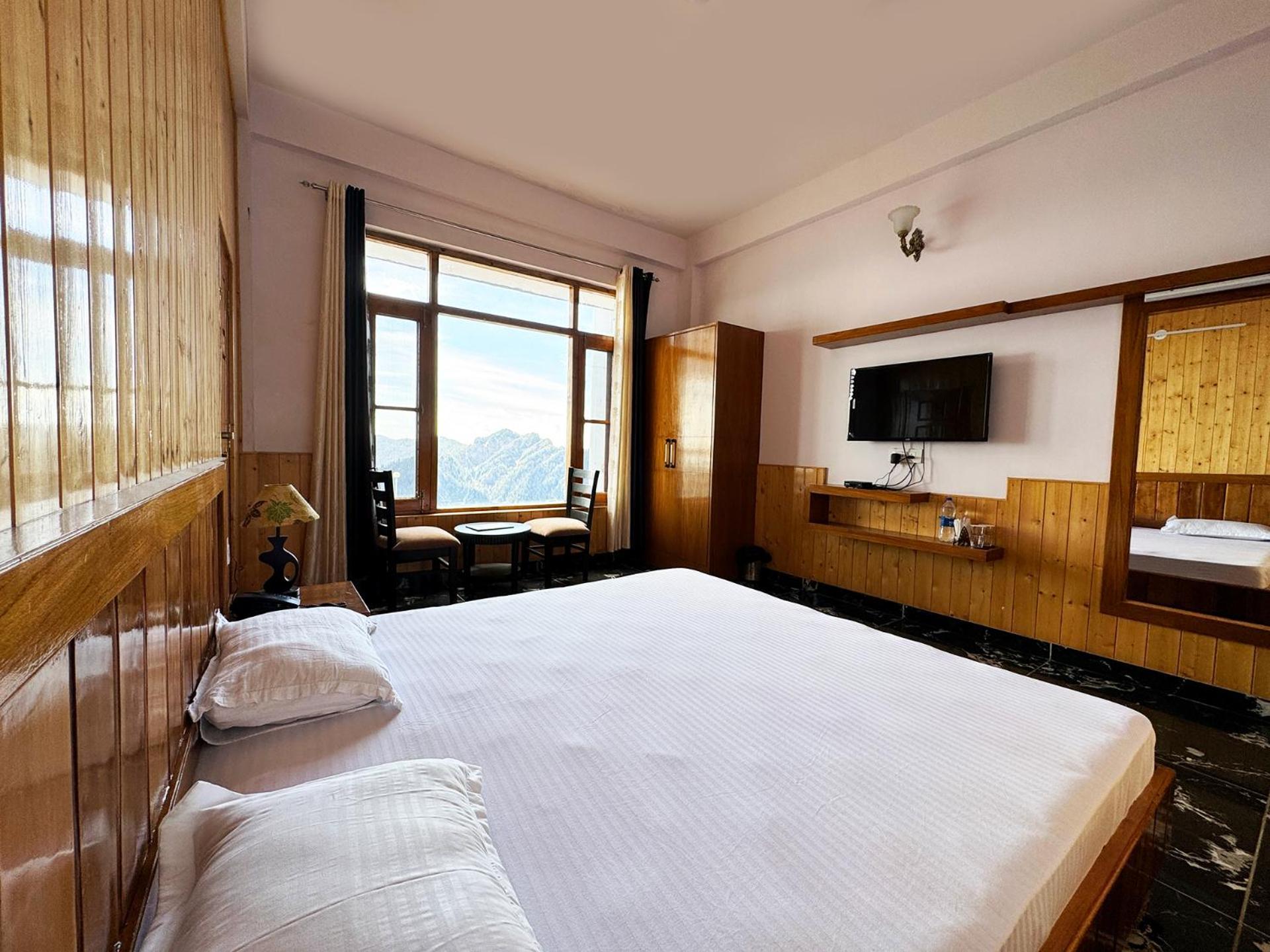 Hawk Eye Hotel