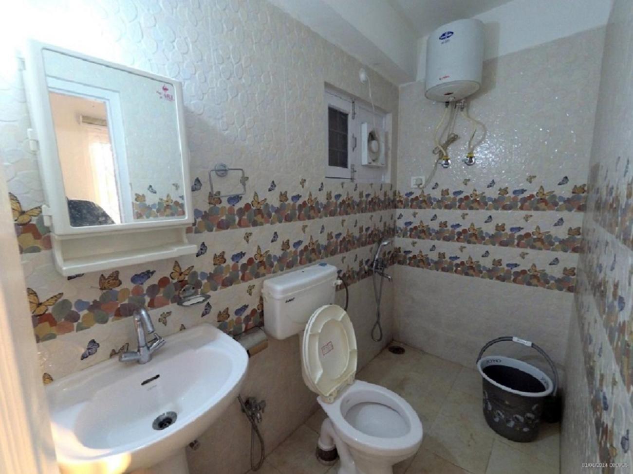 Tiny - Drive In Property- Small Basic Kitchen, 2km Ahead From Mall Road Lift Parking Shimla