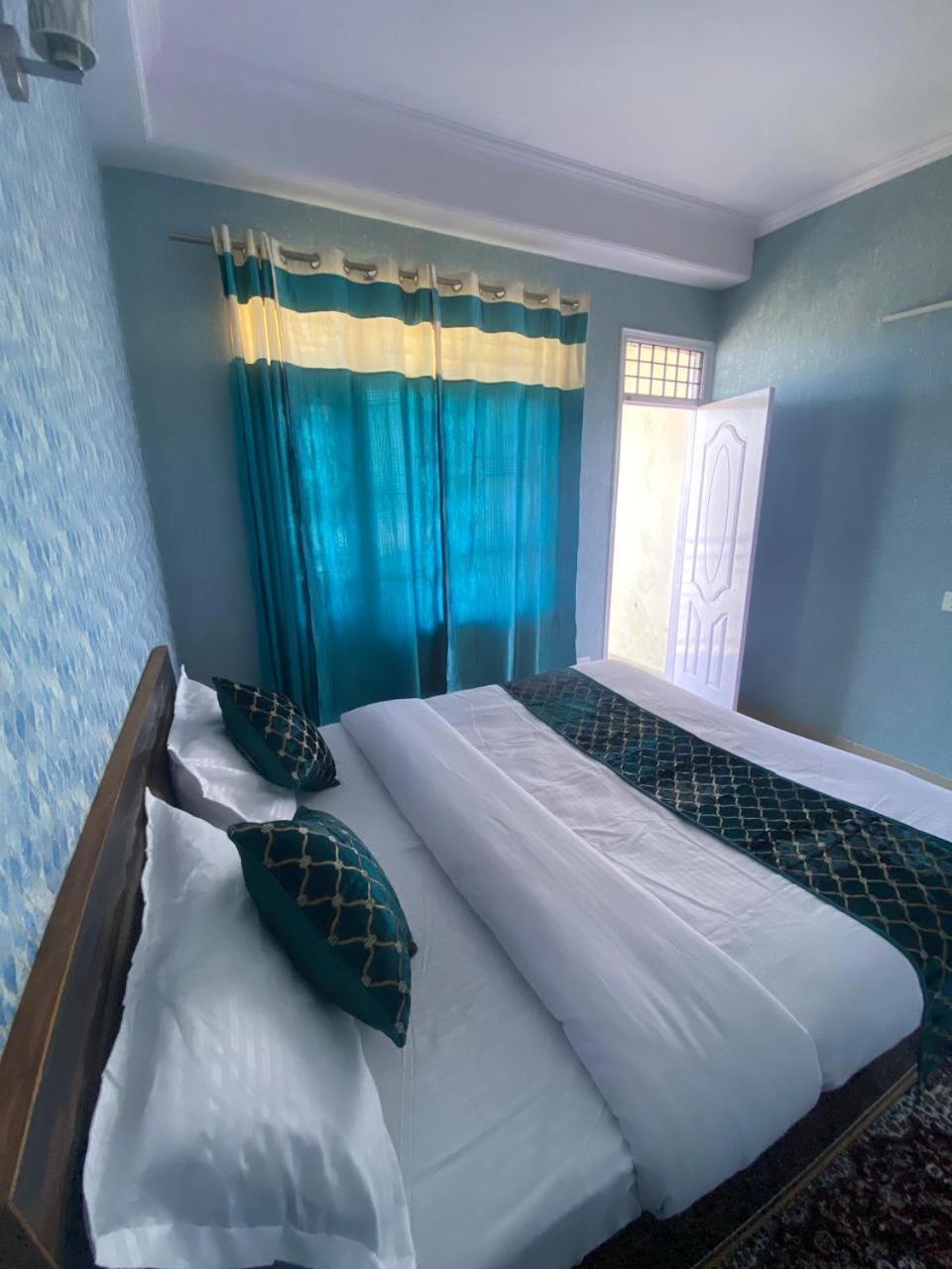 Hill View 1 Bhk Bed & Breakfast *