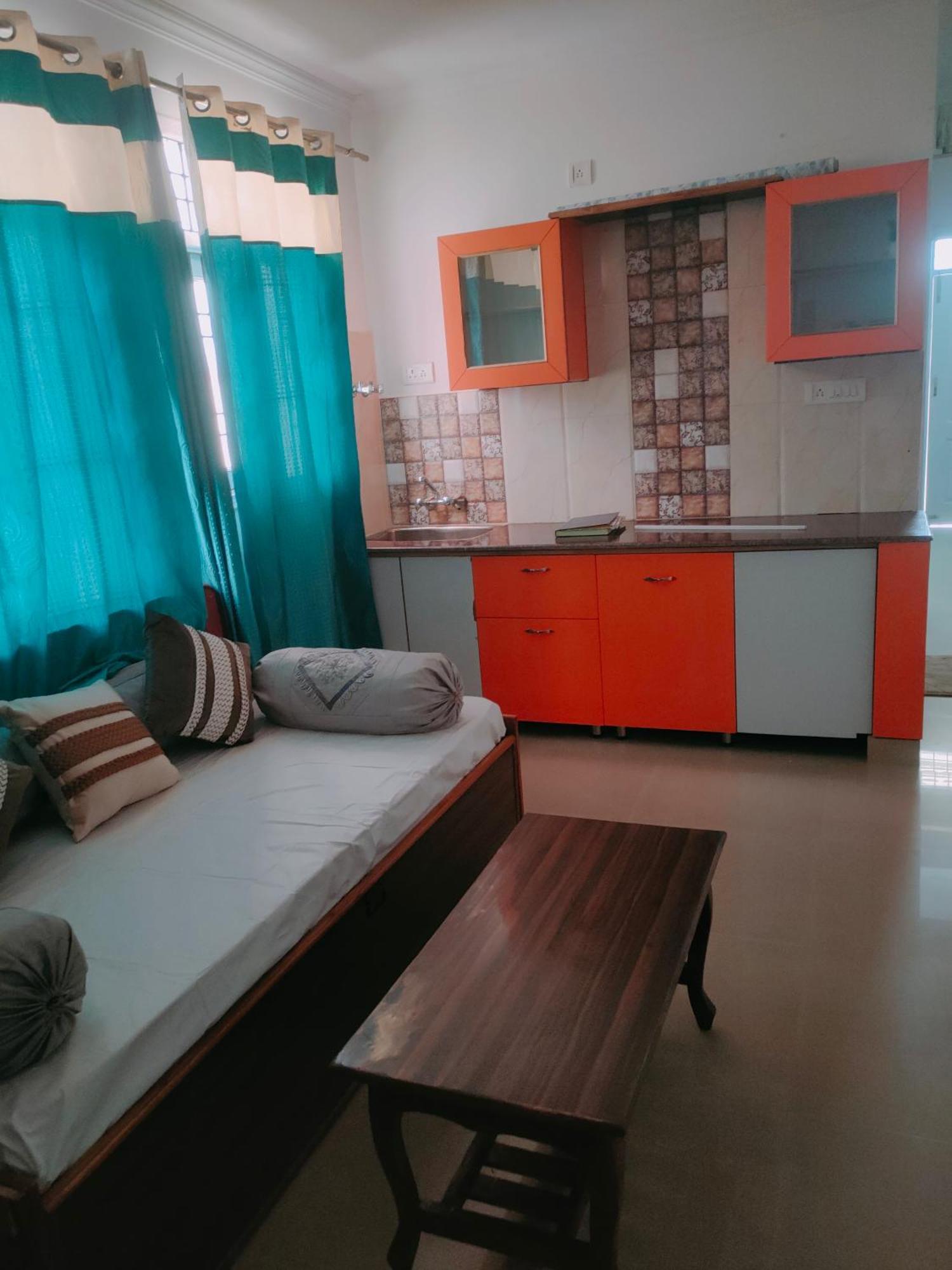 Hill View 1 Bhk Bed & Breakfast *