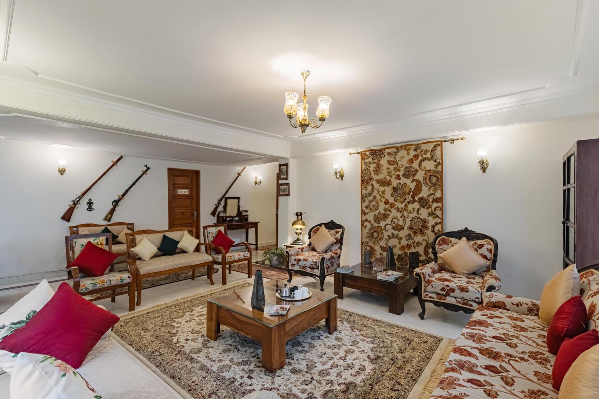 Alaya Meridian Oak, Hotel Shimla