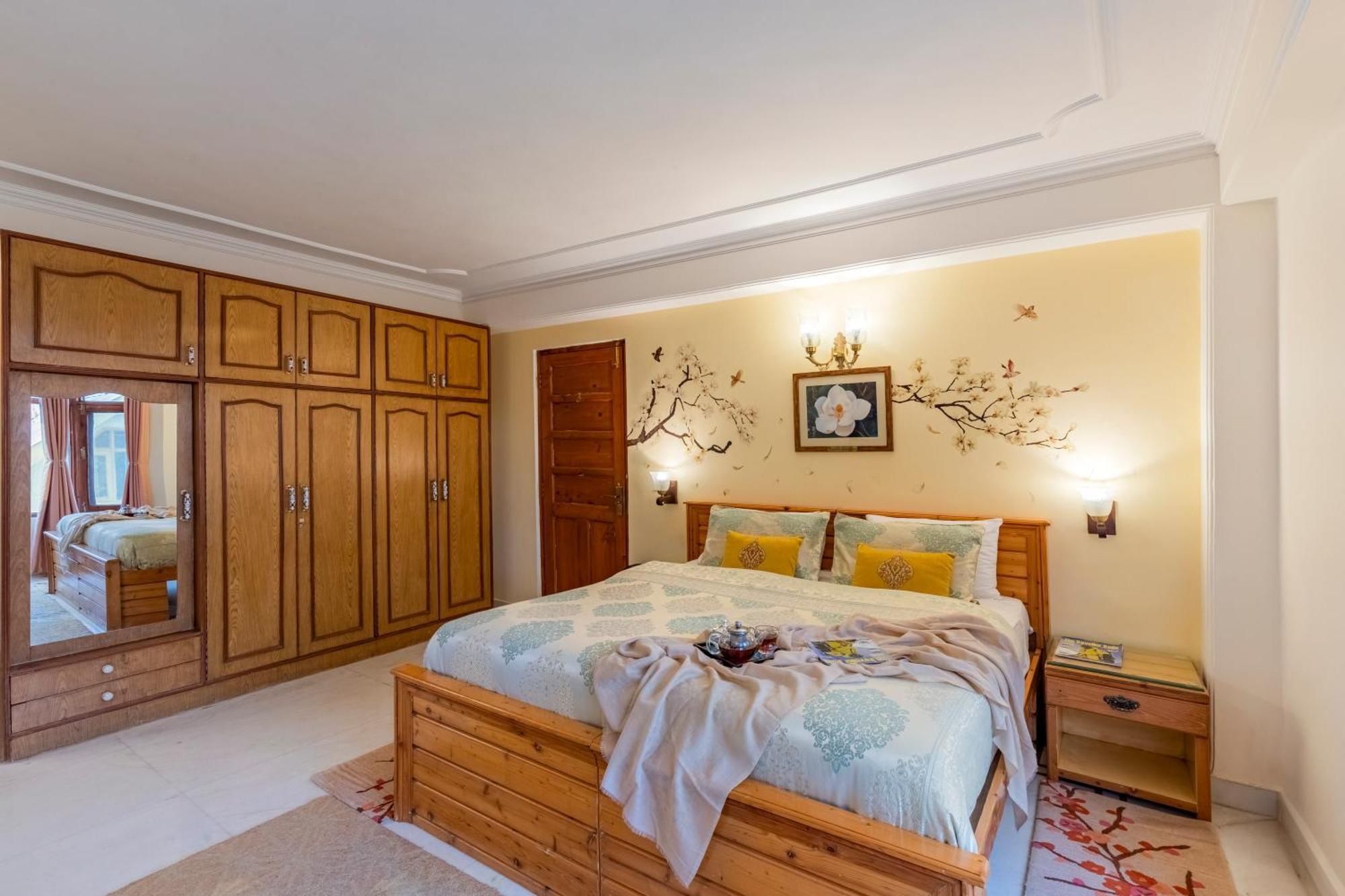 Alaya Meridian Oak, Hotel Shimla