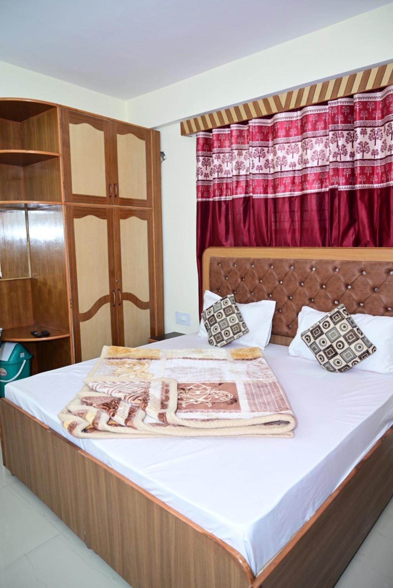 Bed & Breakfast Krishna Near Mall Road