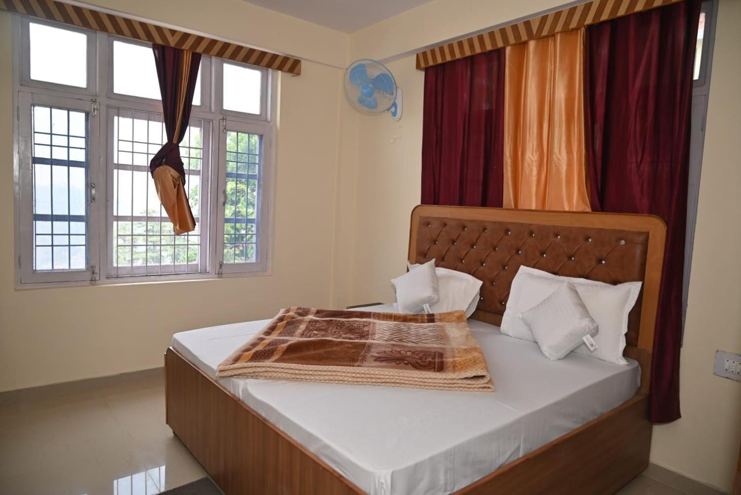Krishna Near Mall Road Bed & Breakfast *