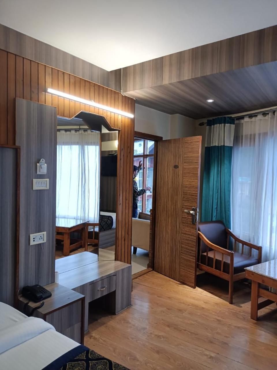 Zoz Sm1 Hotel