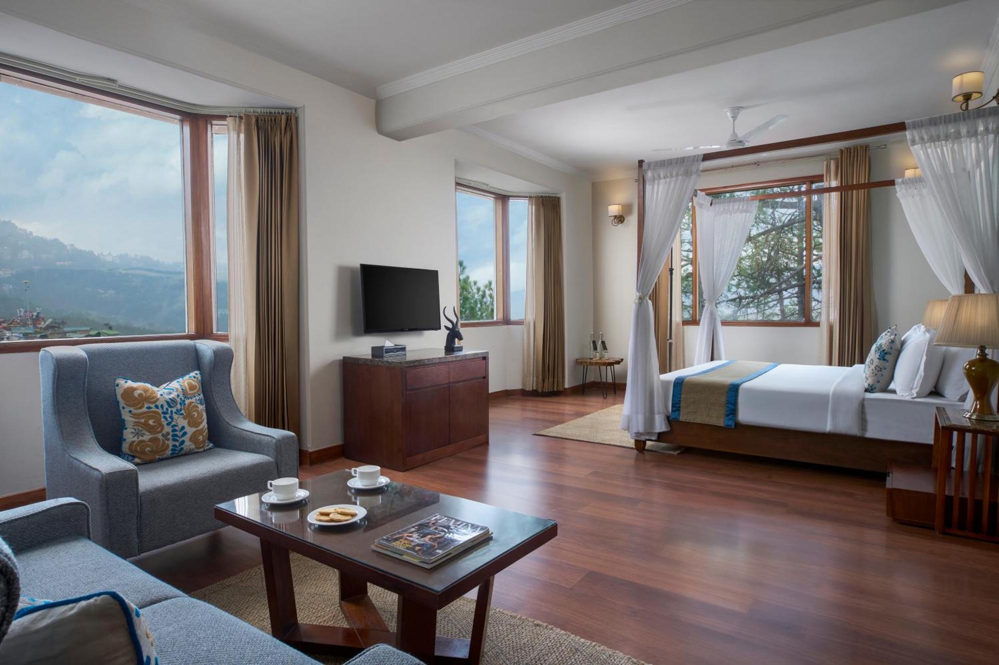 Hotel 8fold By Larisa Shimla