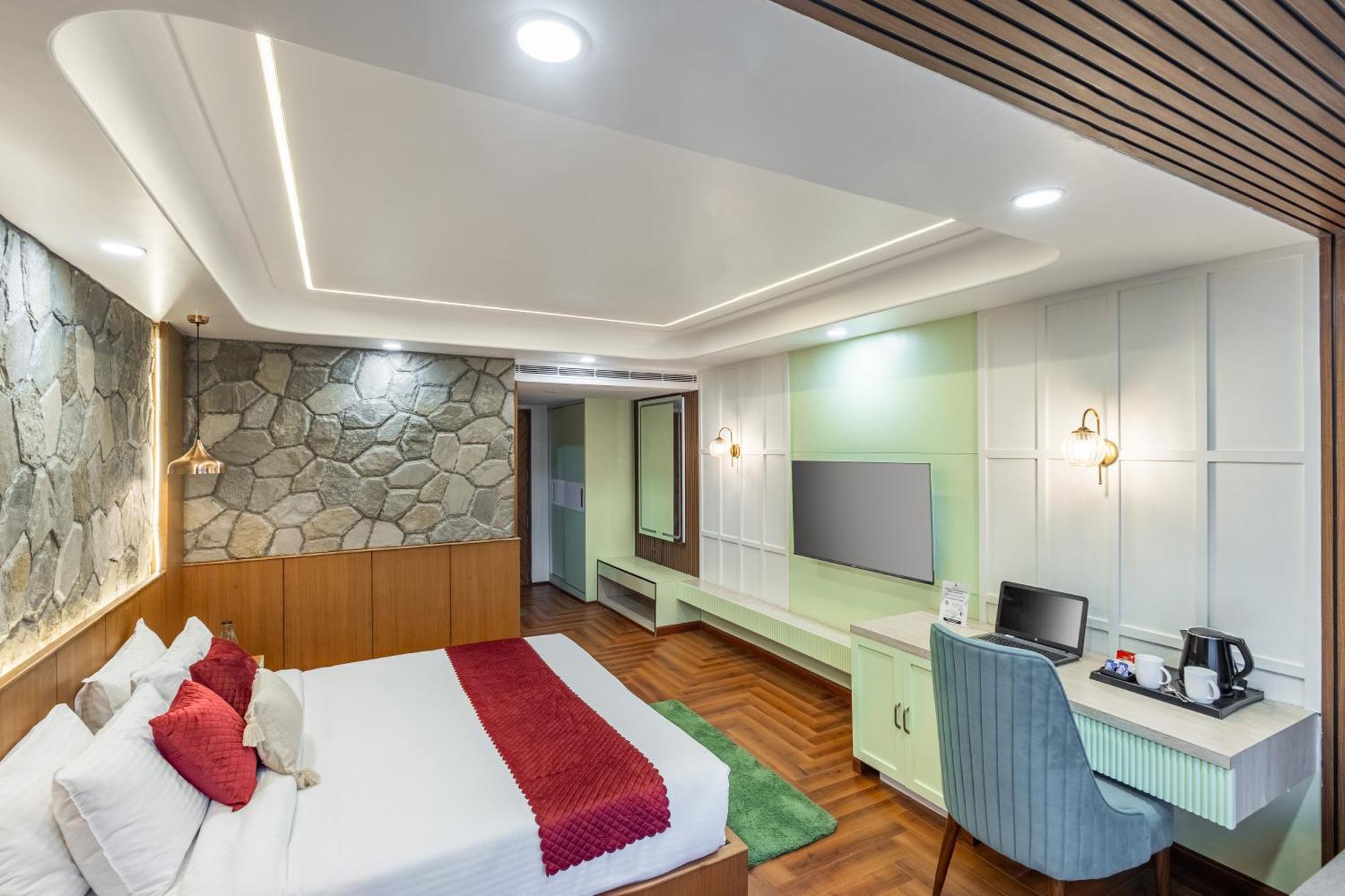 Alaya 6 Bhk With Garden - Evaara Woods Hilltop Apartment Shimla