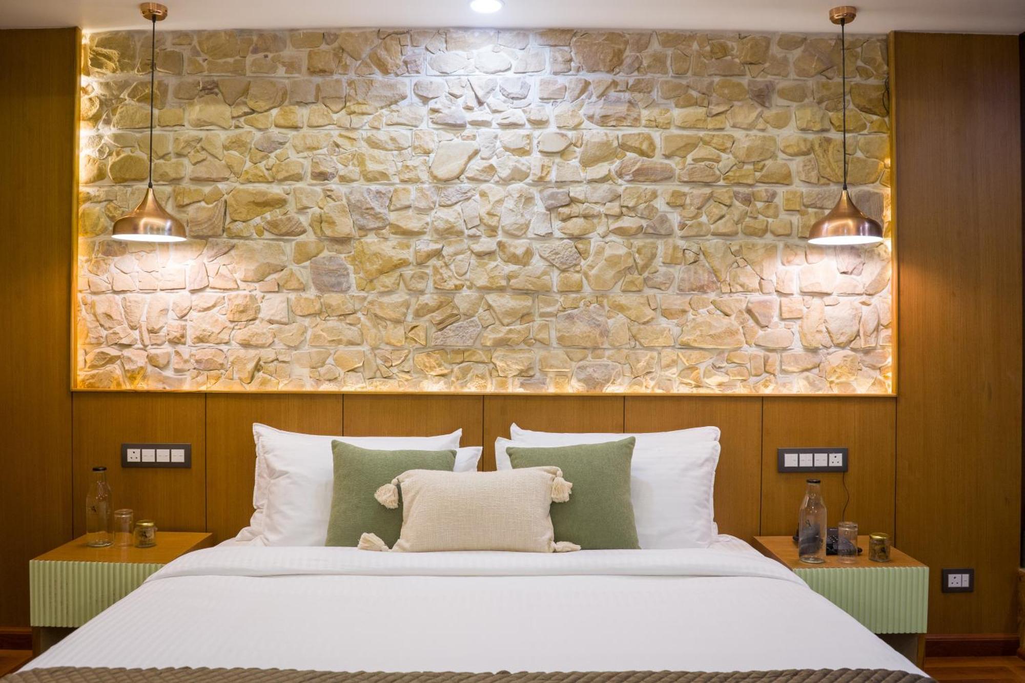 Alaya 6 Bhk With Garden - Evaara Woods Hilltop Apartment Shimla