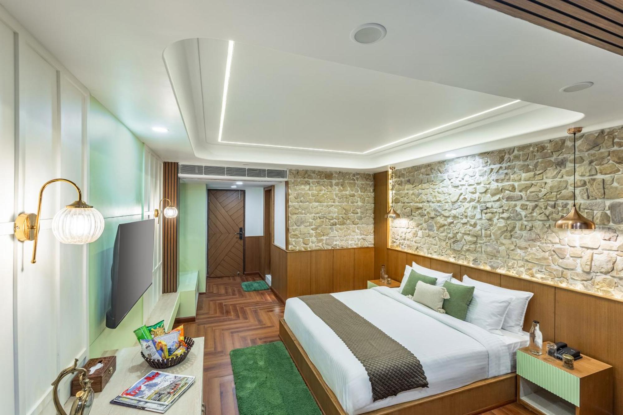 Alaya 3 Bhk With Garden - Evaara Woods Breeze Apartment