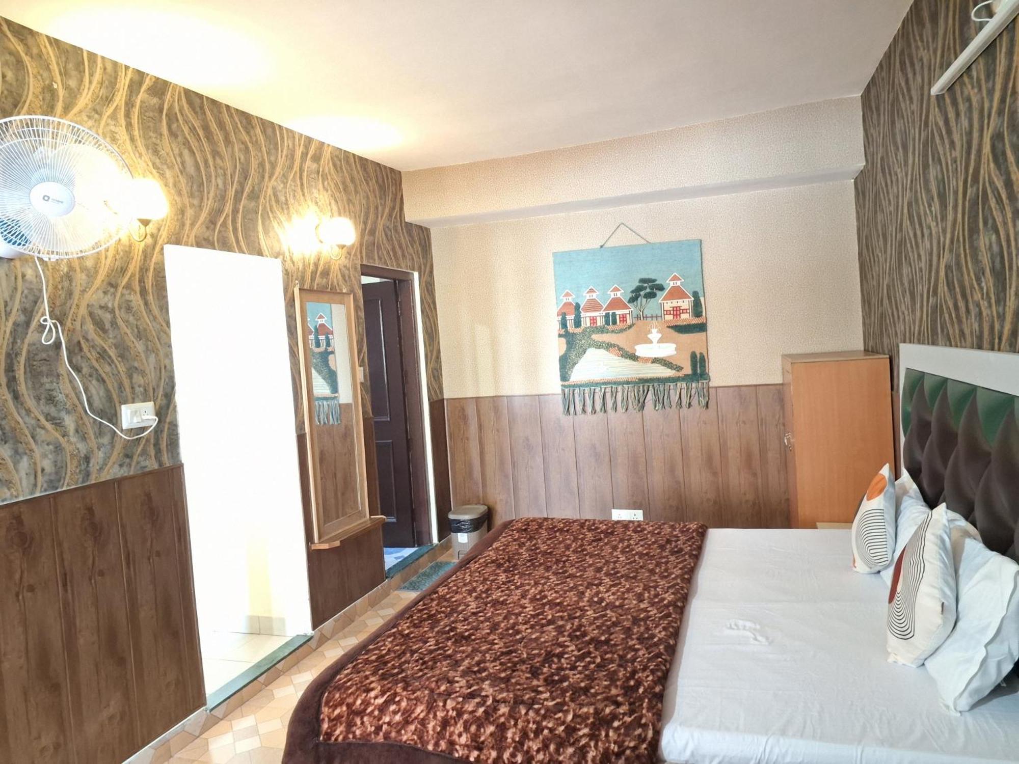 Apartment Anand Niketan *