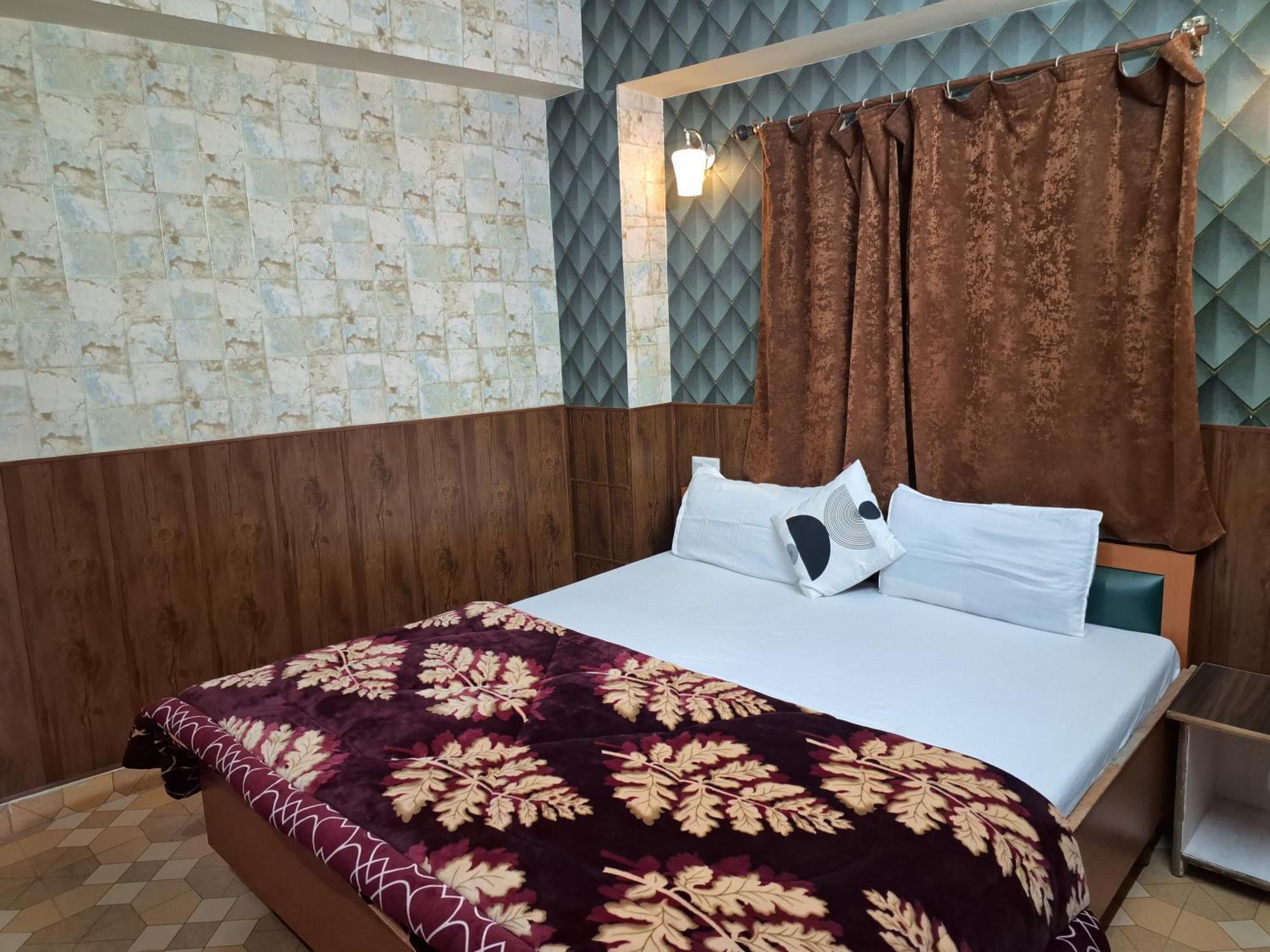 Anand Niketan Apartment *