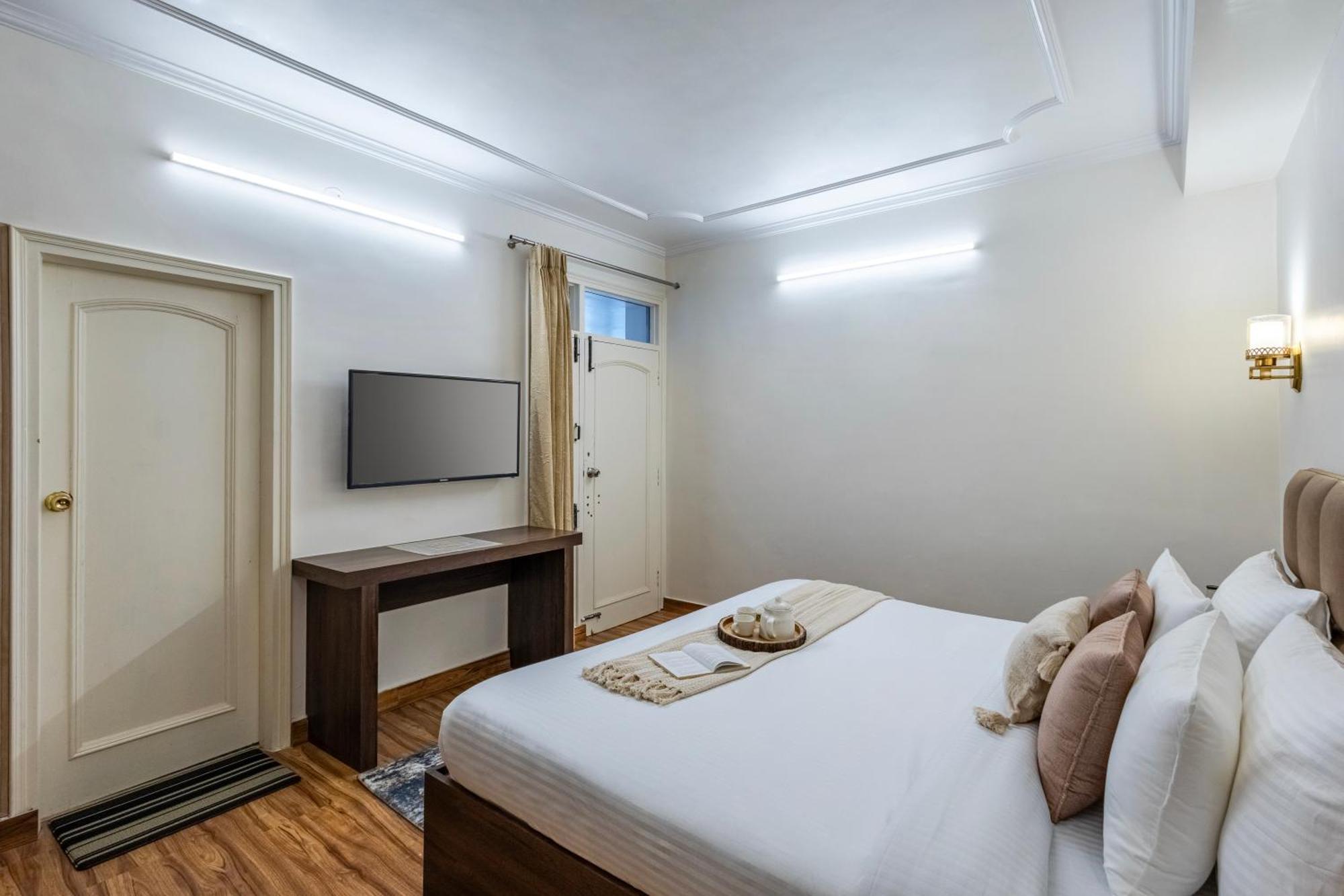 Elivaas 2 Bhk With Hills View & Restaurant - Hemkunj Bloom