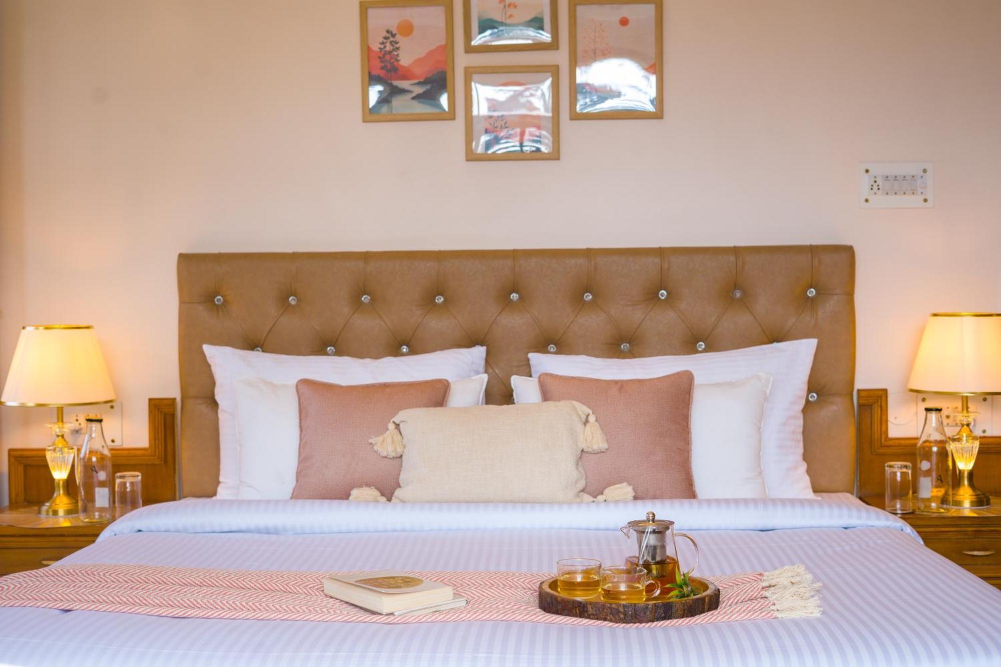 Villa Elivaas 2 Bhk With Hills View & Restaurant - Hemkunj Bloom