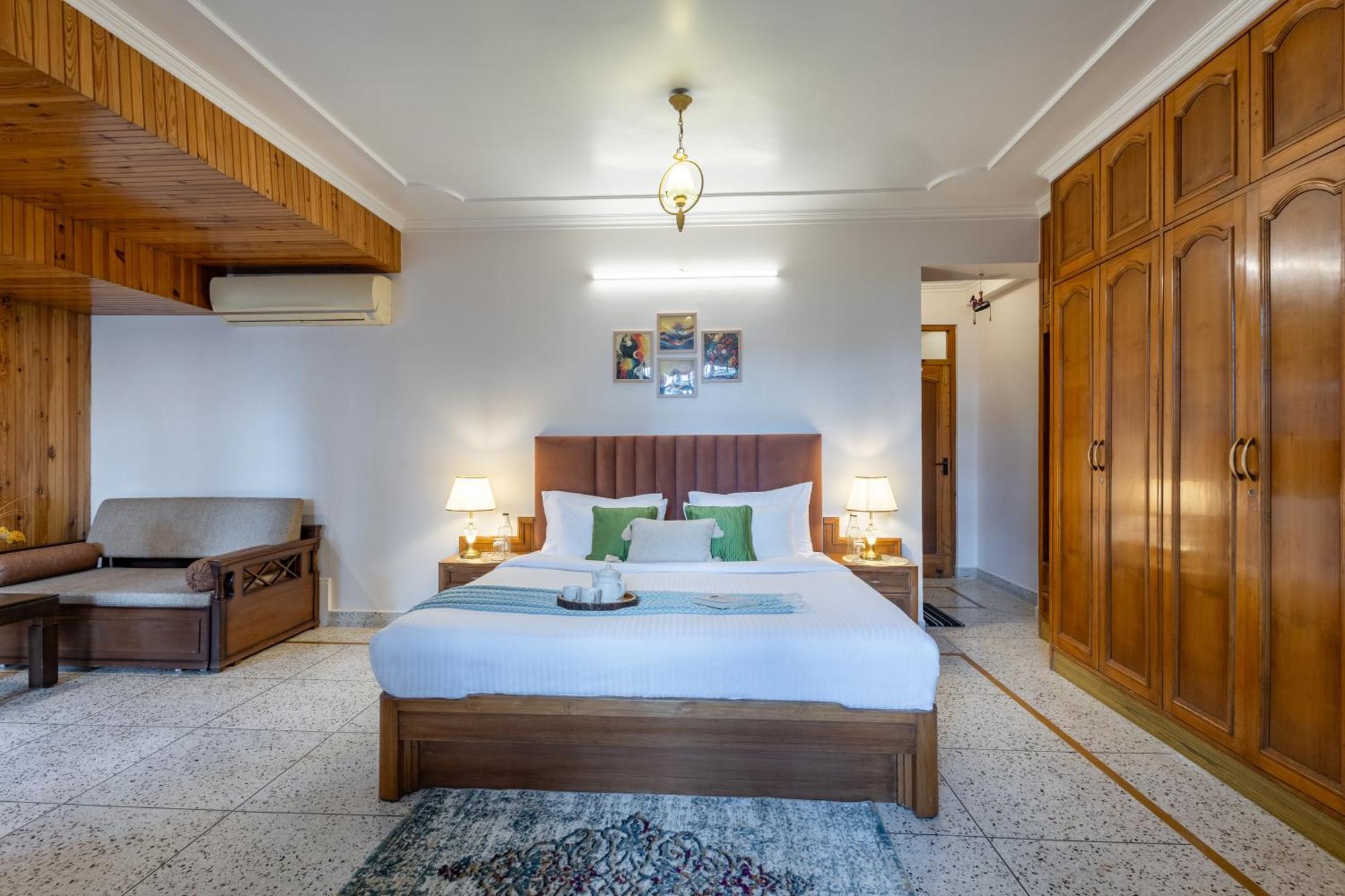 Elivaas 2 Bhk With Hills View & Restaurant - Hemkunj Bloom Villa *