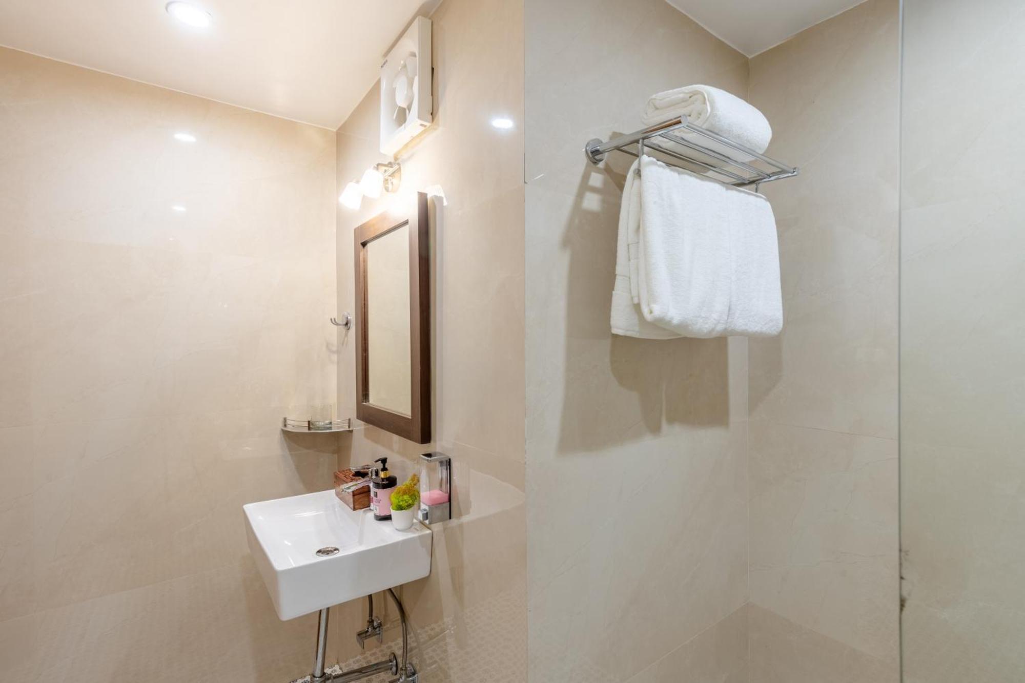 Elivaas 2 Bhk With Hills View & Restaurant - Hemkunj Bloom Villa *