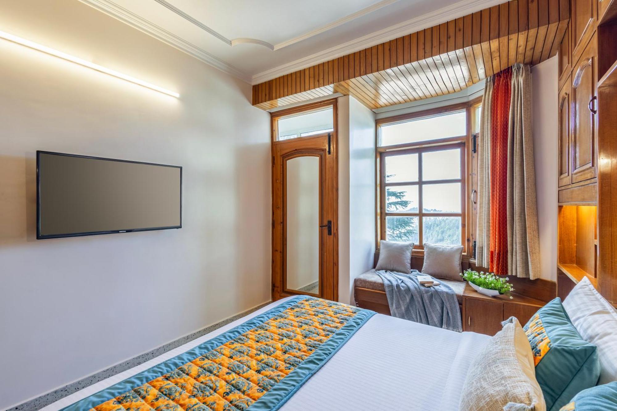 Elivaas 2 Bhk With Hills View & Restaurant - Hemkunj Bloom Villa *