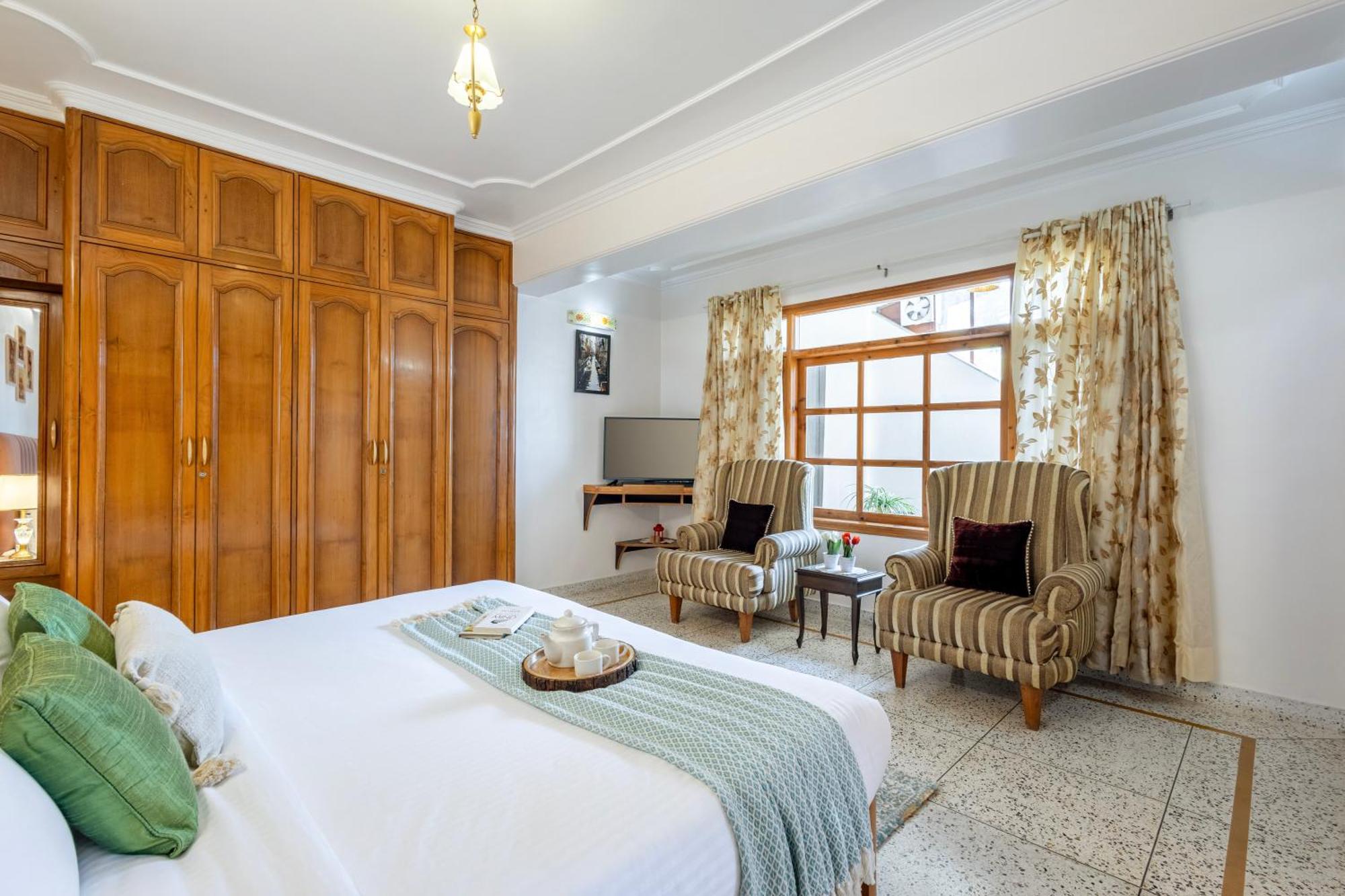 Elivaas 2 Bhk With Hills View & Restaurant - Hemkunj Bloom Villa *