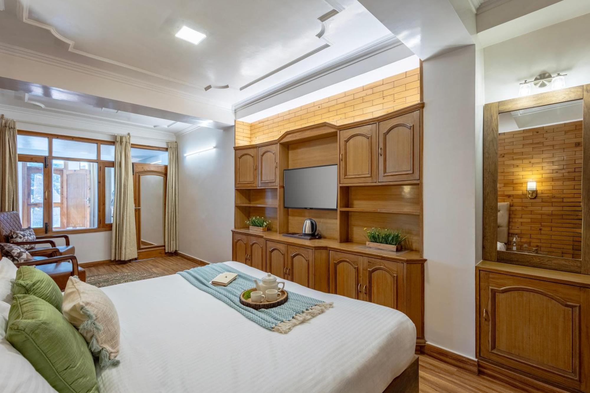 Elivaas 2 Bhk With Hills View & Restaurant - Hemkunj Bloom * Shimla