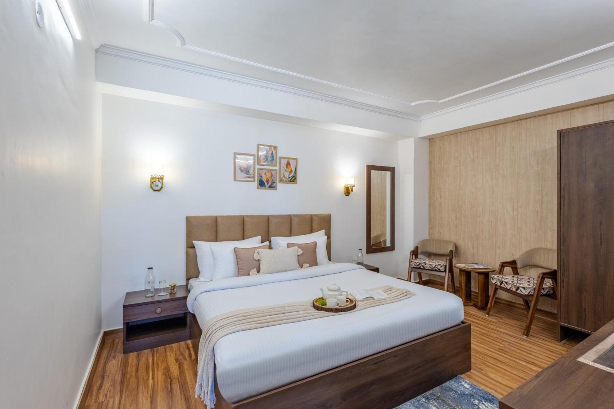Elivaas 2 Bhk With Hills View & Restaurant - Hemkunj Bloom Villa