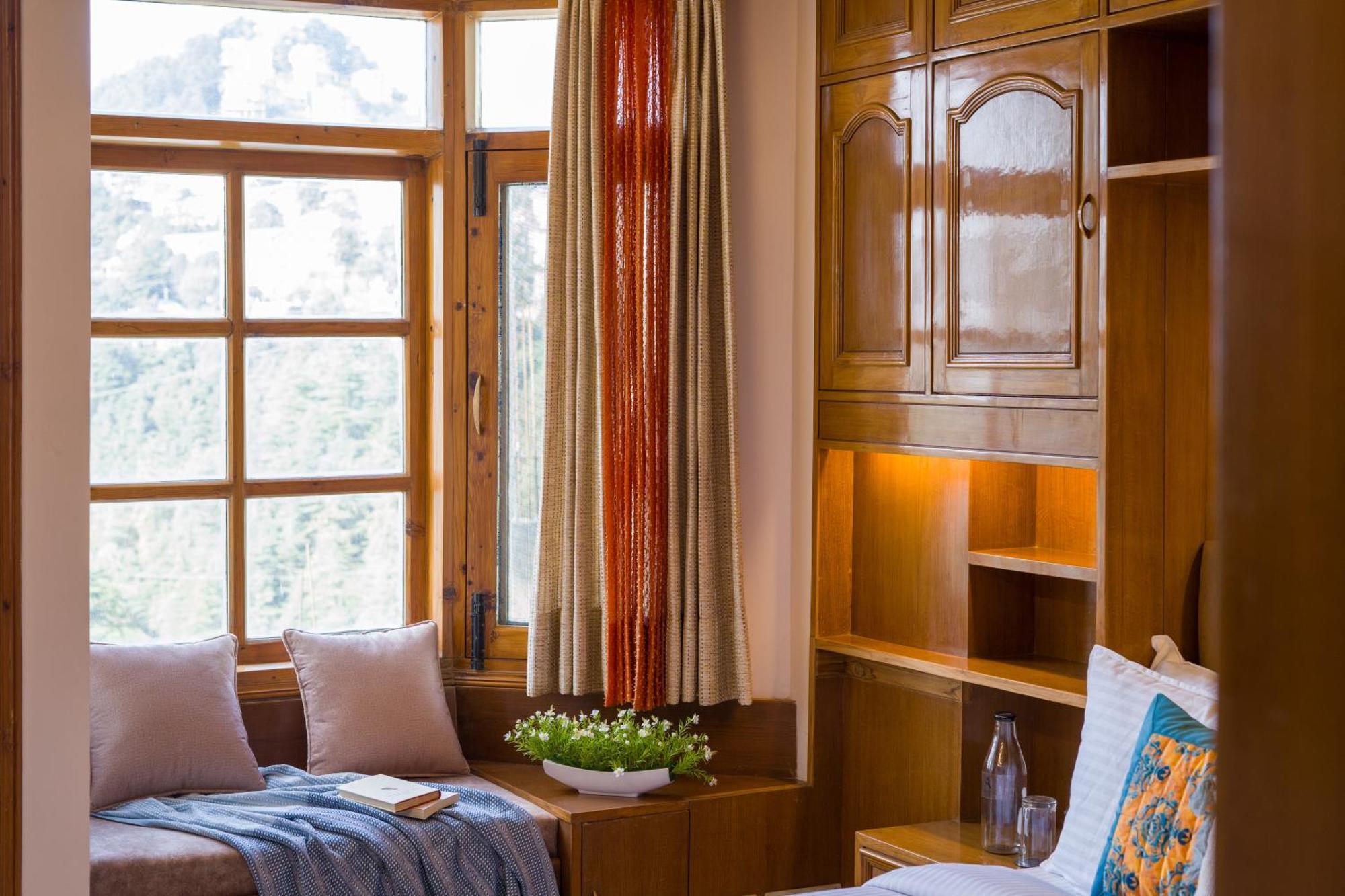 Villa Elivaas 2 Bhk With Hills View & Restaurant - Hemkunj Bloom